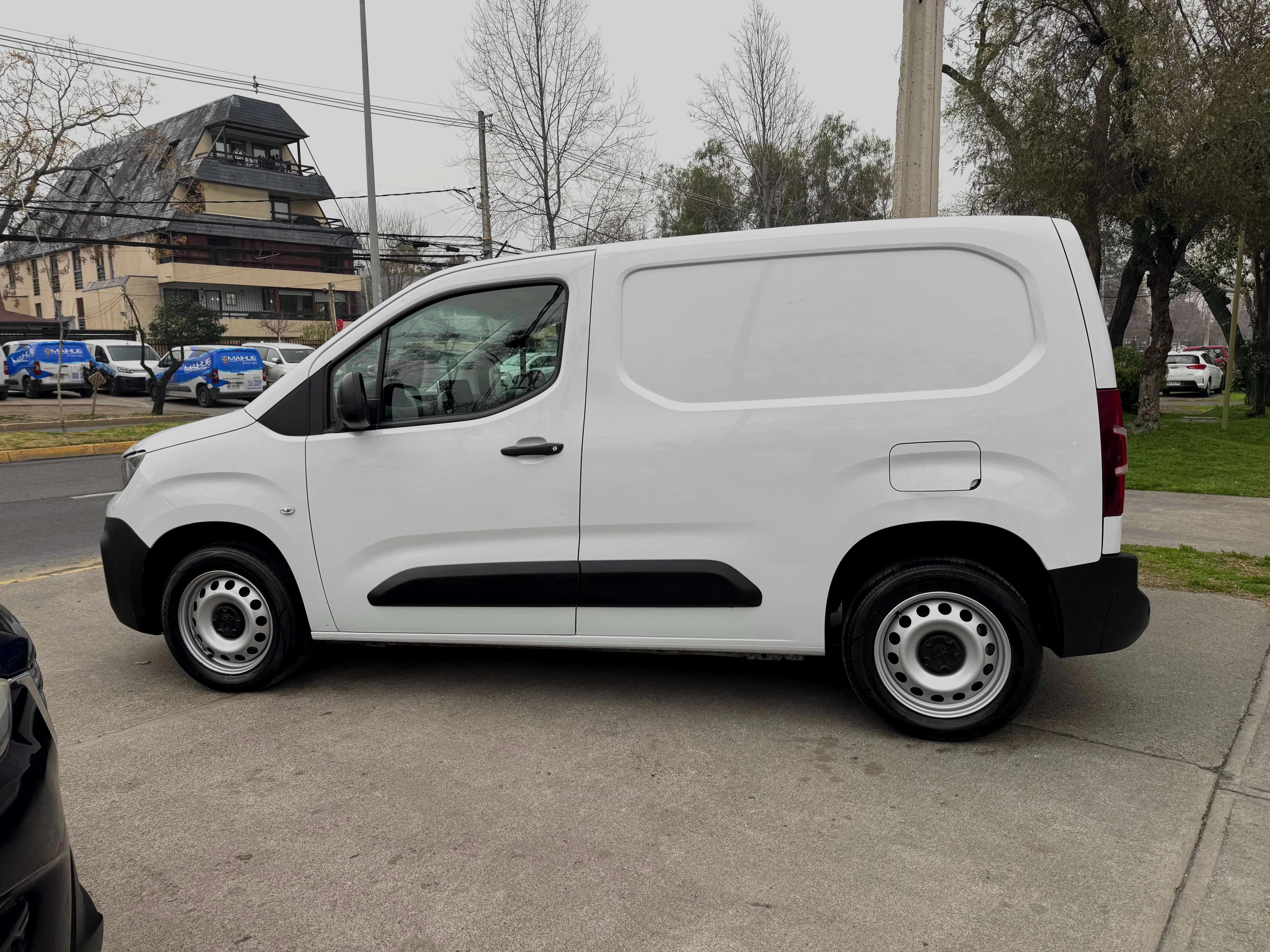 Peugeot PEUGEOT - PARTNER - DIESEL 1.5 MEC SOLO 70.000 KM VER EN LAS CONDES vista 4