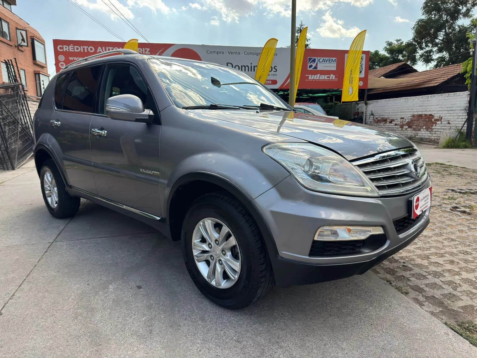 SsangYong REXTON W DIESEL 2.0 TURBO MEC 6 VEL 3 CORRIDAS vista 1