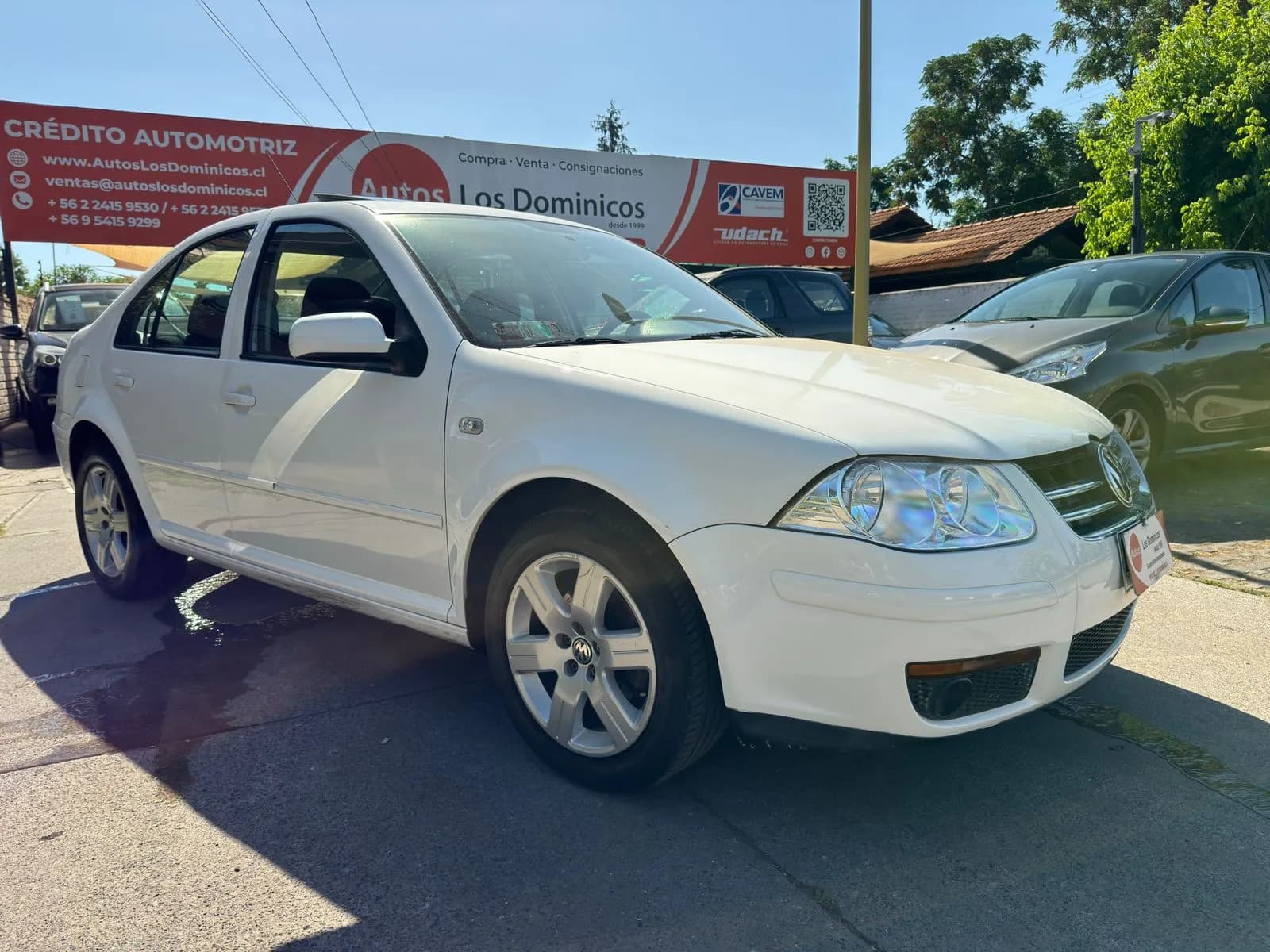 Volkswagen BORA TRENDLINE SKY 2.0 SOLO 147.000 KM vista 2