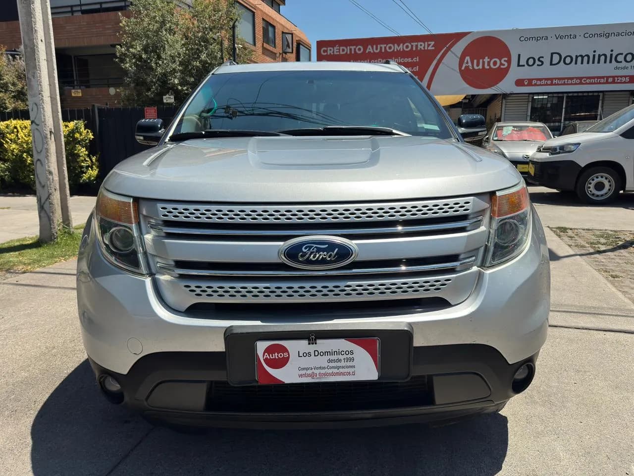Ford EXPLORER XLT 3.5 AUTOMATICO 3 CORRIDAS vista 2