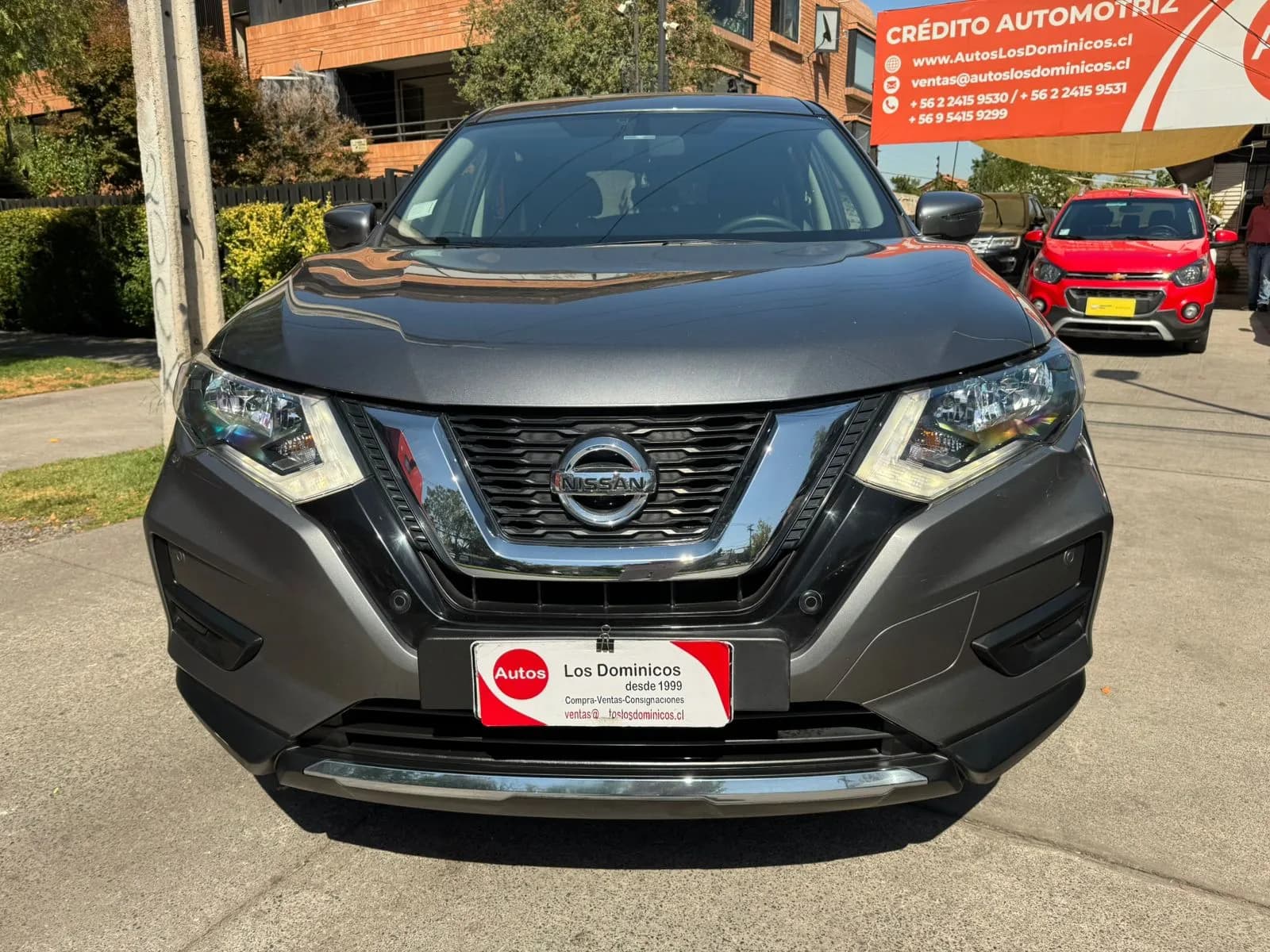 Nissan X-TRAIL 2.5 AUTOMATICO 3 CORRIDAS vista 2