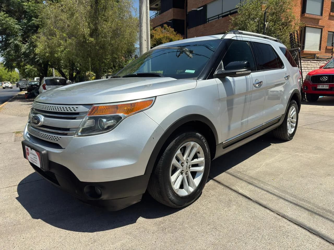 Ford EXPLORER XLT 3.5 AUTOMATICO 3 CORRIDAS vista 3