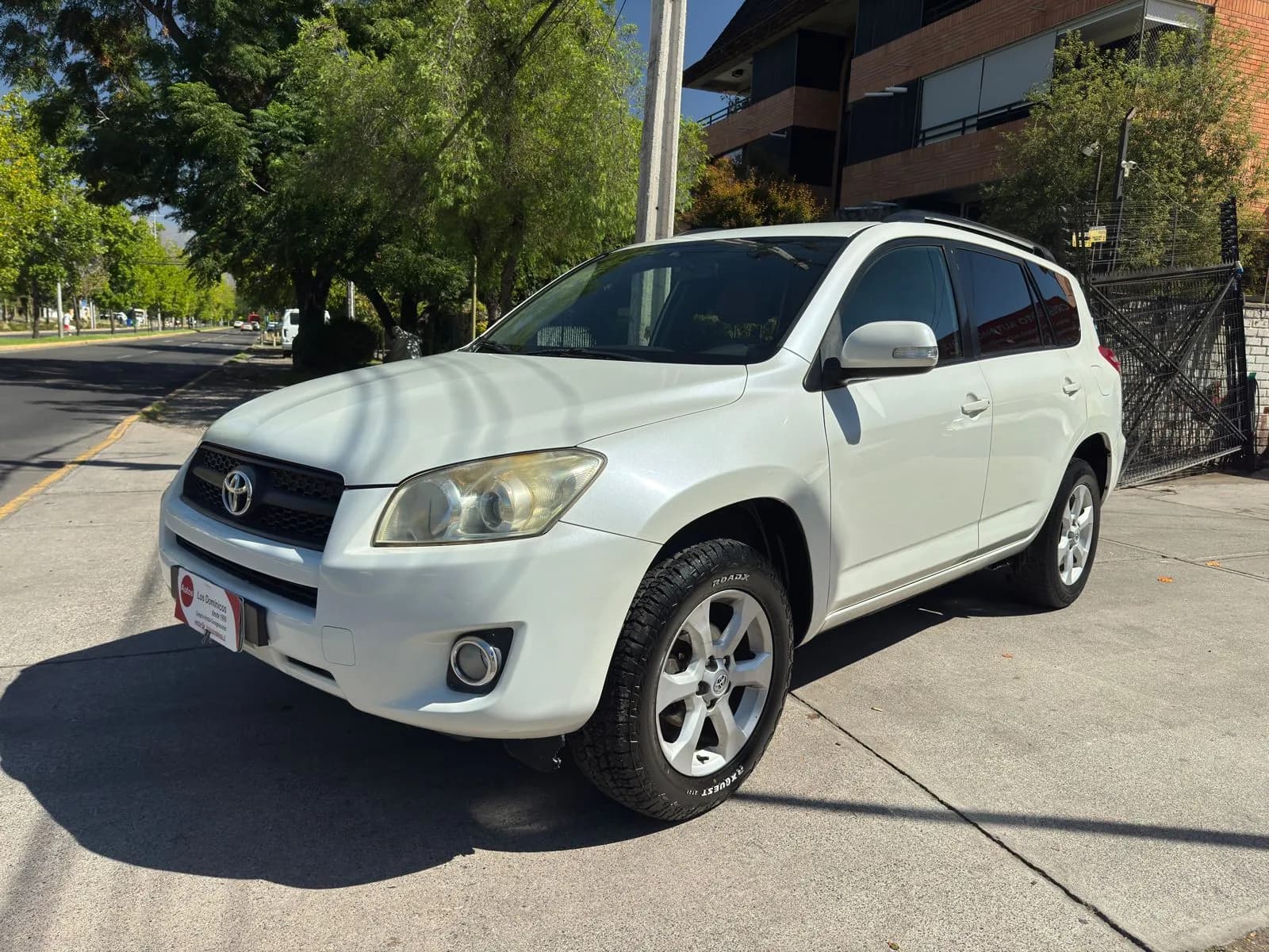 Toyota RAV 4 LUJO 2.4 AUTOMATICA 4X4 vista 3