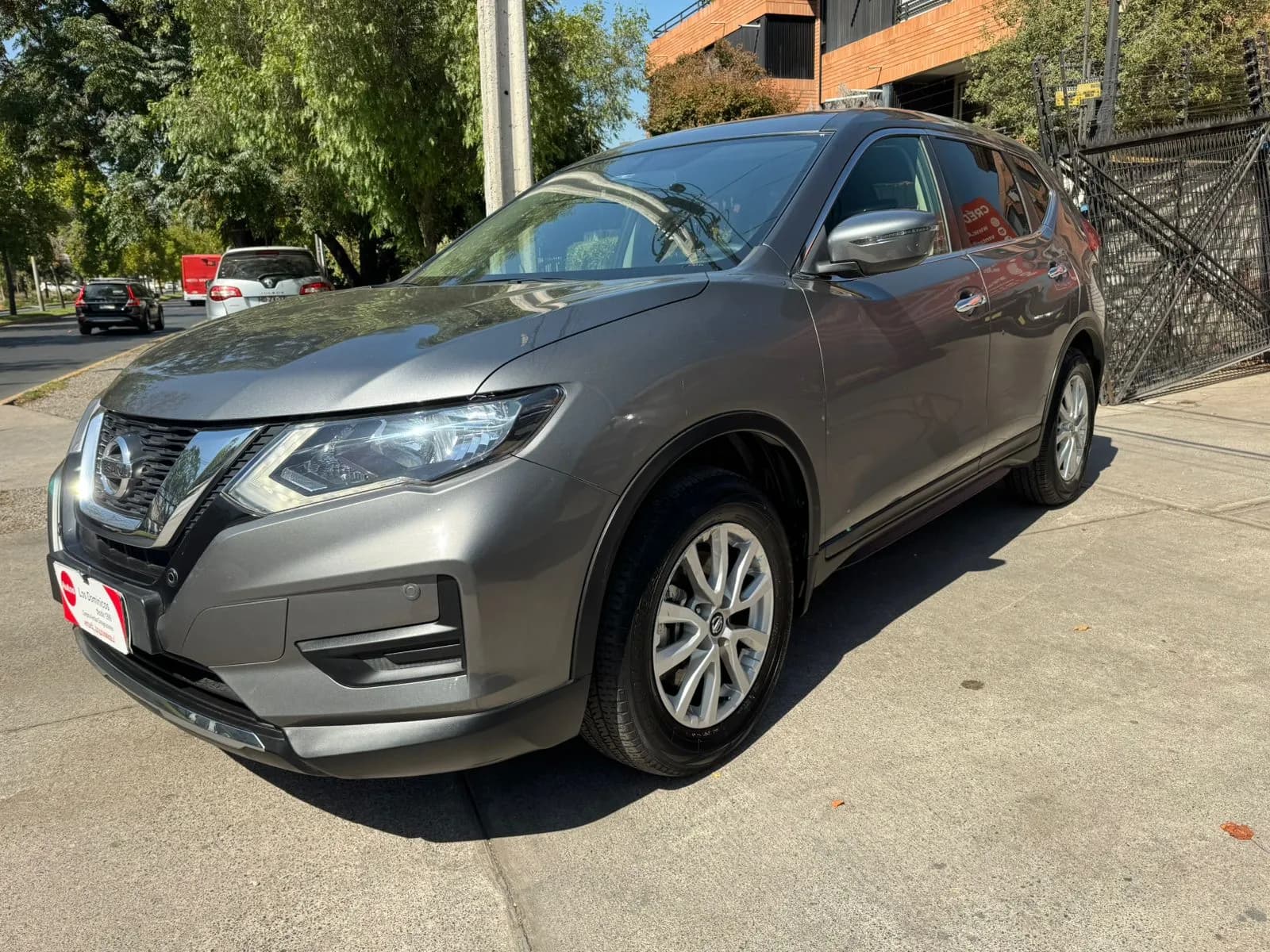 Nissan X-TRAIL 2.5 AUTOMATICO 3 CORRIDAS vista 4