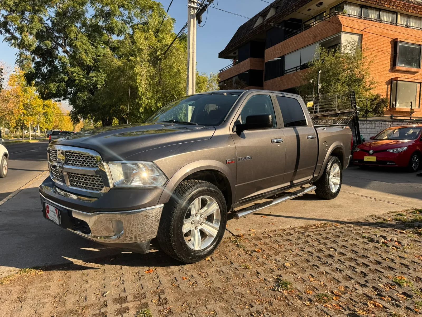 DODGE RAM 1500 LARAMIE 5.7 HEMI 4X4  vista 1