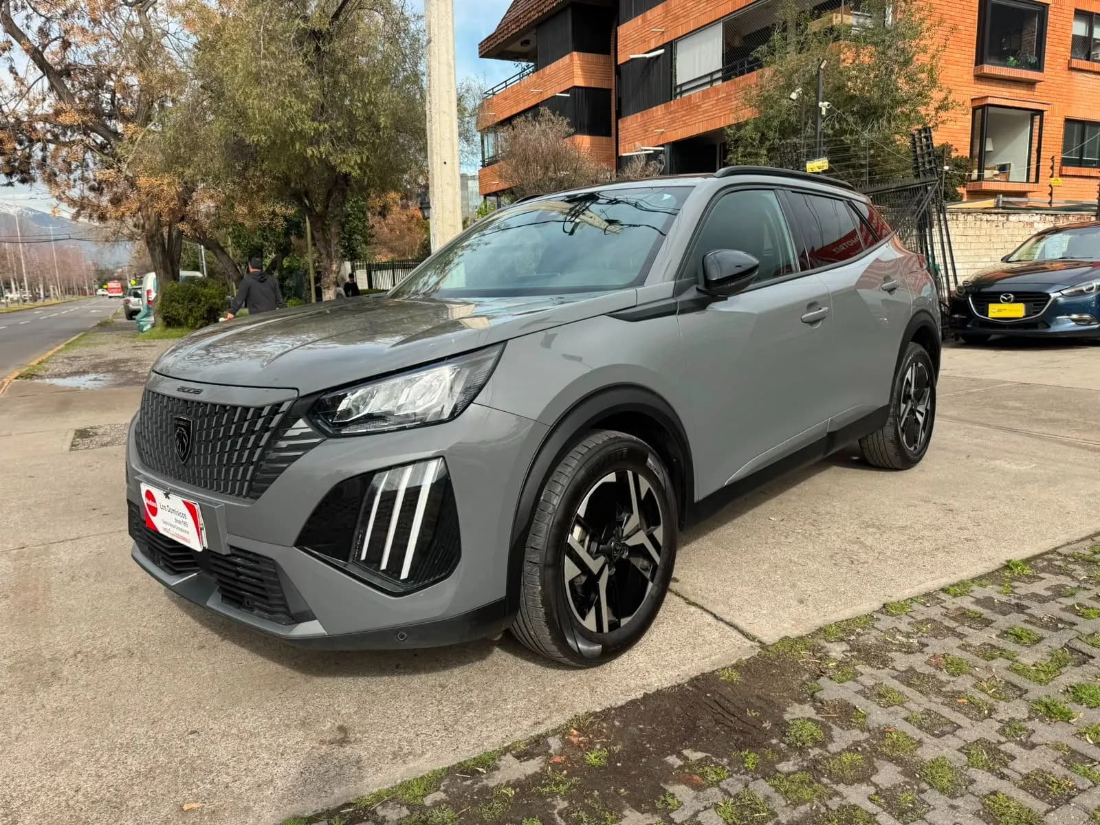 Peugeot 2008 vista 4