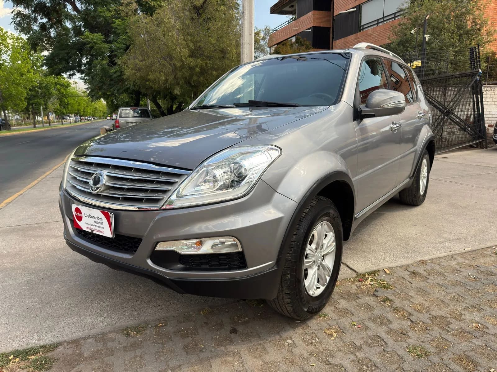 SsangYong SSANGYONG - REXTON - W 2.0 MEC 6 VEL 3 CORRIDAS FULL AIRE AIRBAG ABS VER EN LAS CONDES vista 3