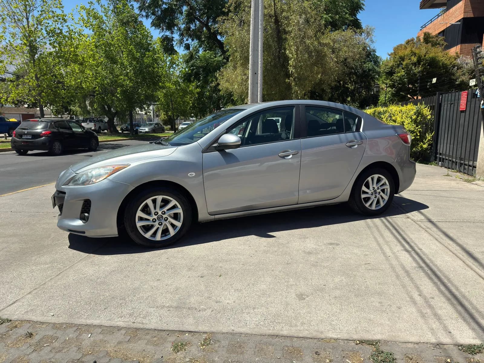 Mazda 3 VERSION V 1.6 AUTOMATICO JAPONES vista 4