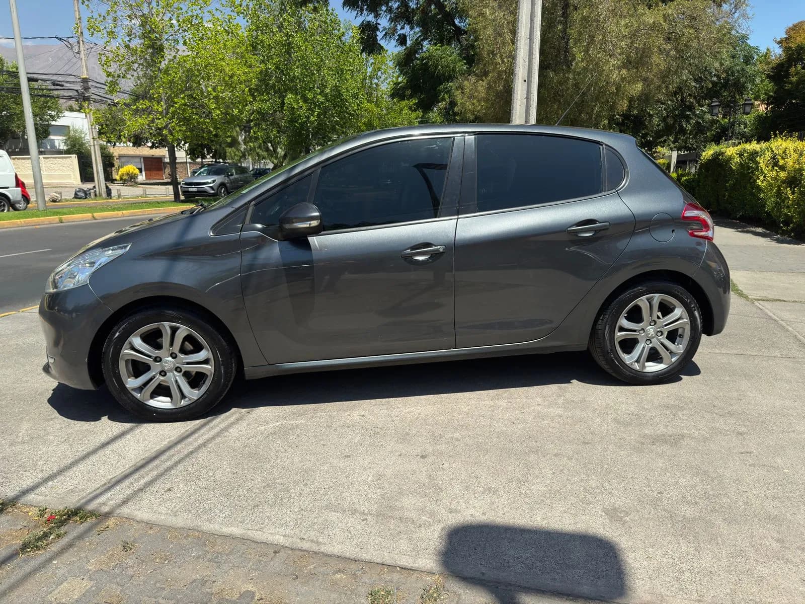 Peugeot 208 1.4 TURBO DIESEL MEC ACTIVE PACK 82.000 KM vista 4