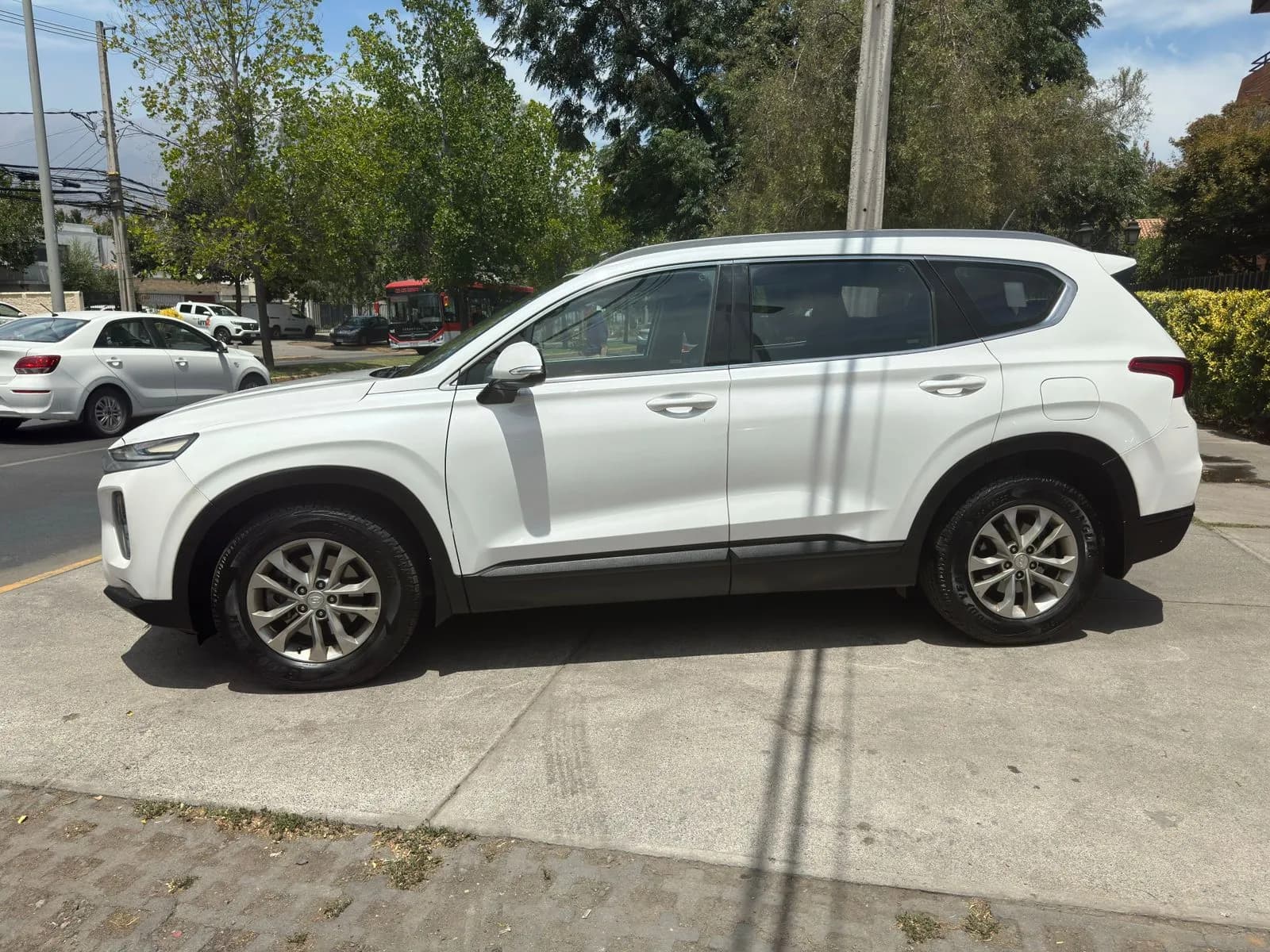 Hyundai SANTA FE DIESEL 2.2 AUT 3 CORRIDAS vista 4