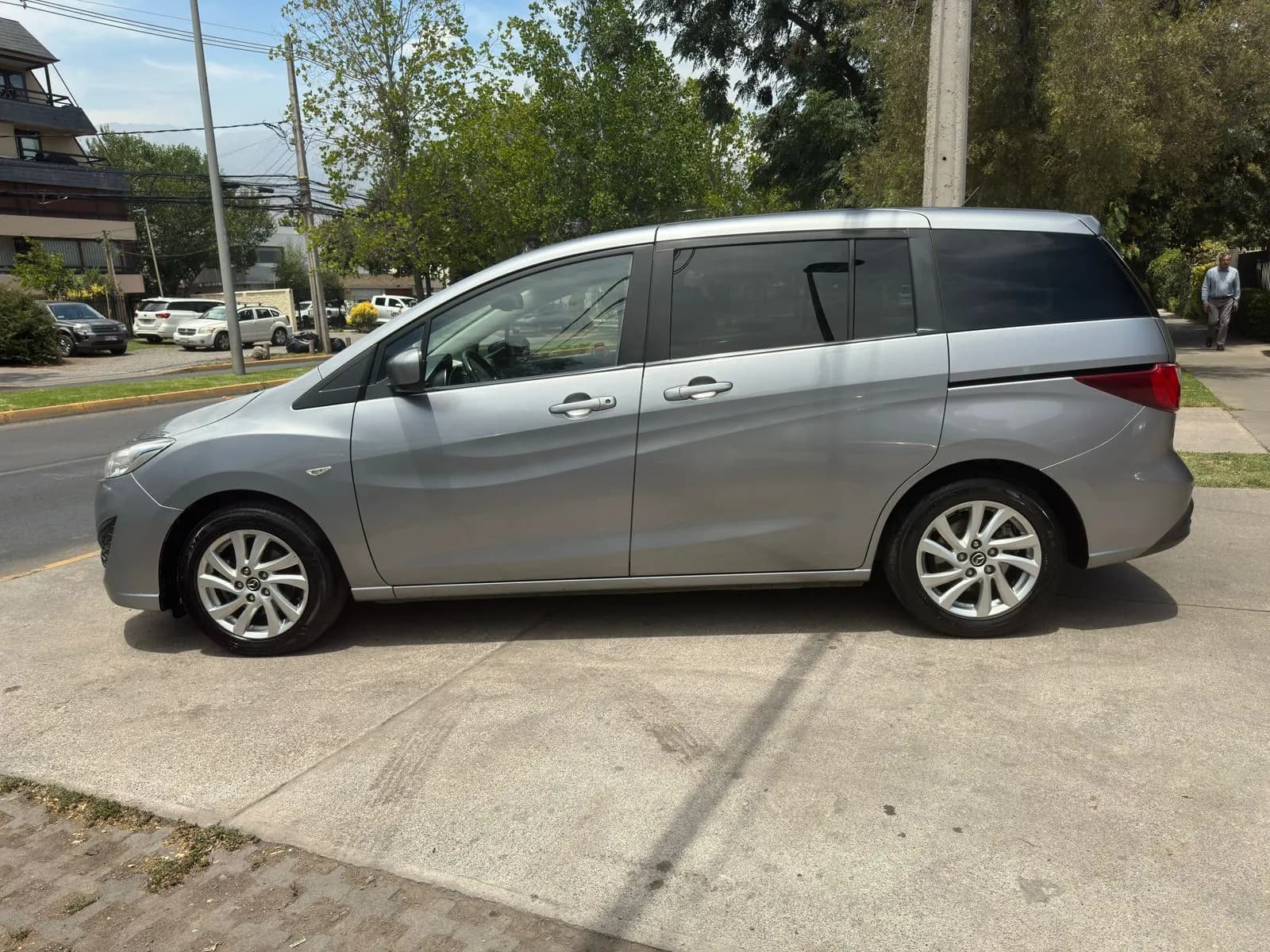 Mazda 5 VERSION V 2.0 AUTO 3 CORRIDAS vista 4