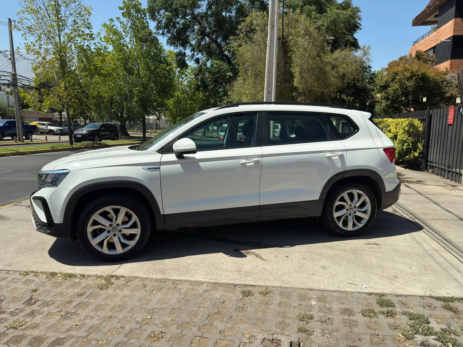 Volkswagen TAOS TSI COMFORTLINE 1.4 AUTOMATICO  vista 4