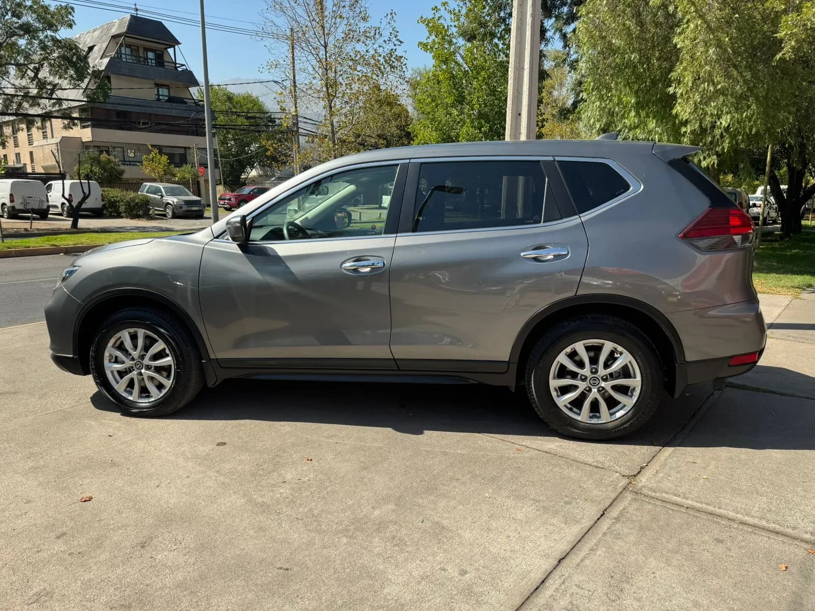 Nissan X-TRAIL 2.5 AUTOMATICO 3 CORRIDAS vista 6