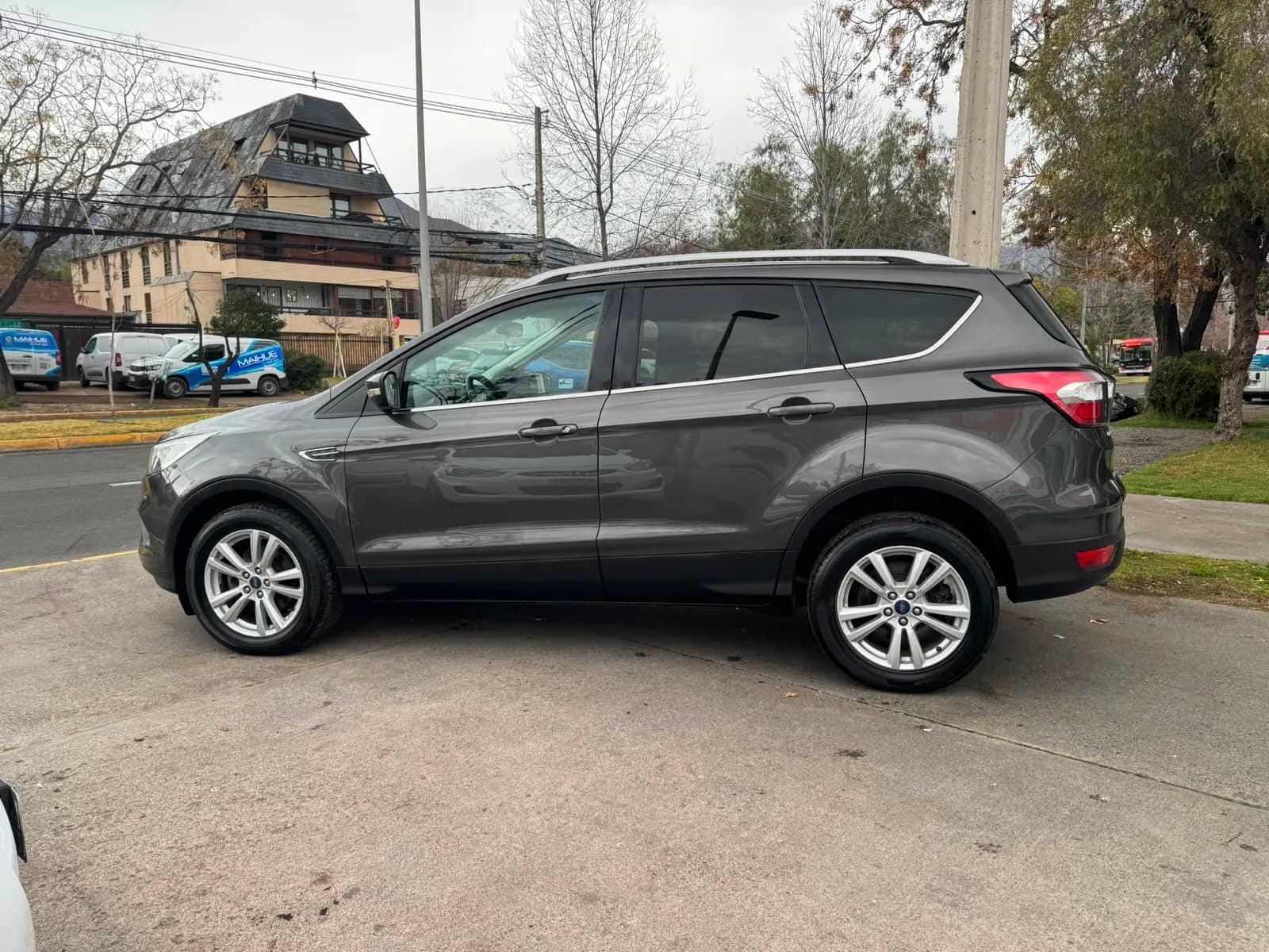 FORD ESCAPE 2.5 AUT SOLO 44.000 KM  vista 4