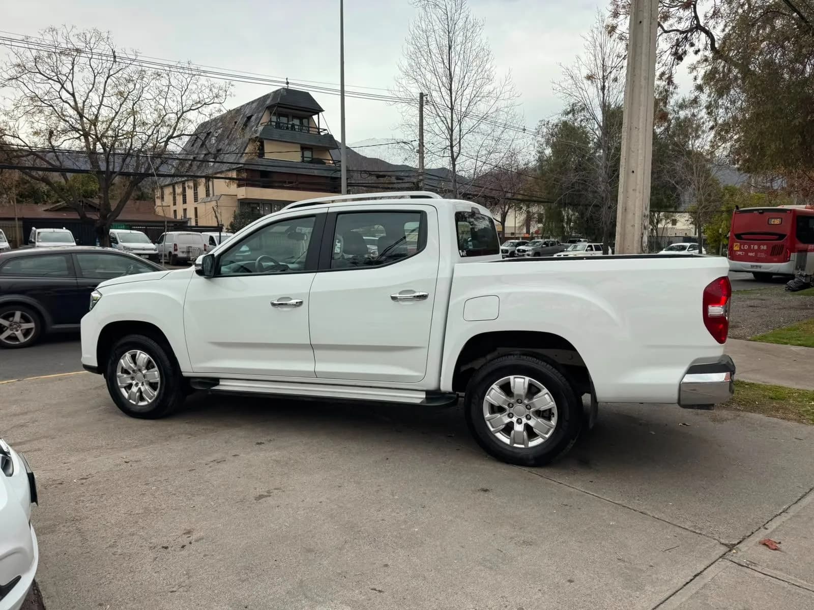 Maxus MAXUS - T60 - GLX 2.0 AUT 4X4 SOLO 54.000 KM VER EN LAS CONDES vista 4