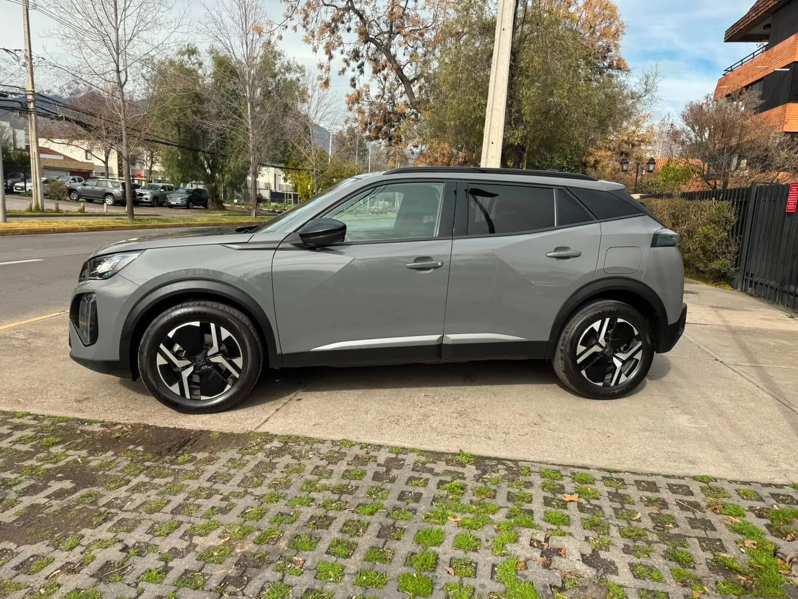 Peugeot 2008 vista 5