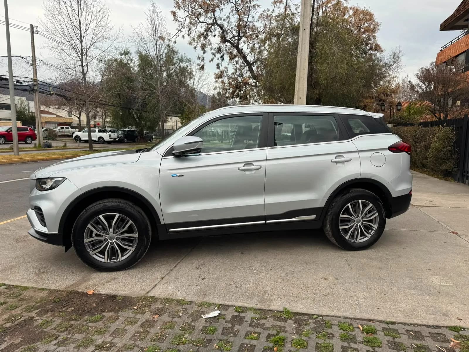 Geely GEELY - AZKARRA - LUXURY 1.5 AUT TURBO 4WD FULL CUERO DOBLE TECHO CAMARA VER EN LAS CONDES vista 5