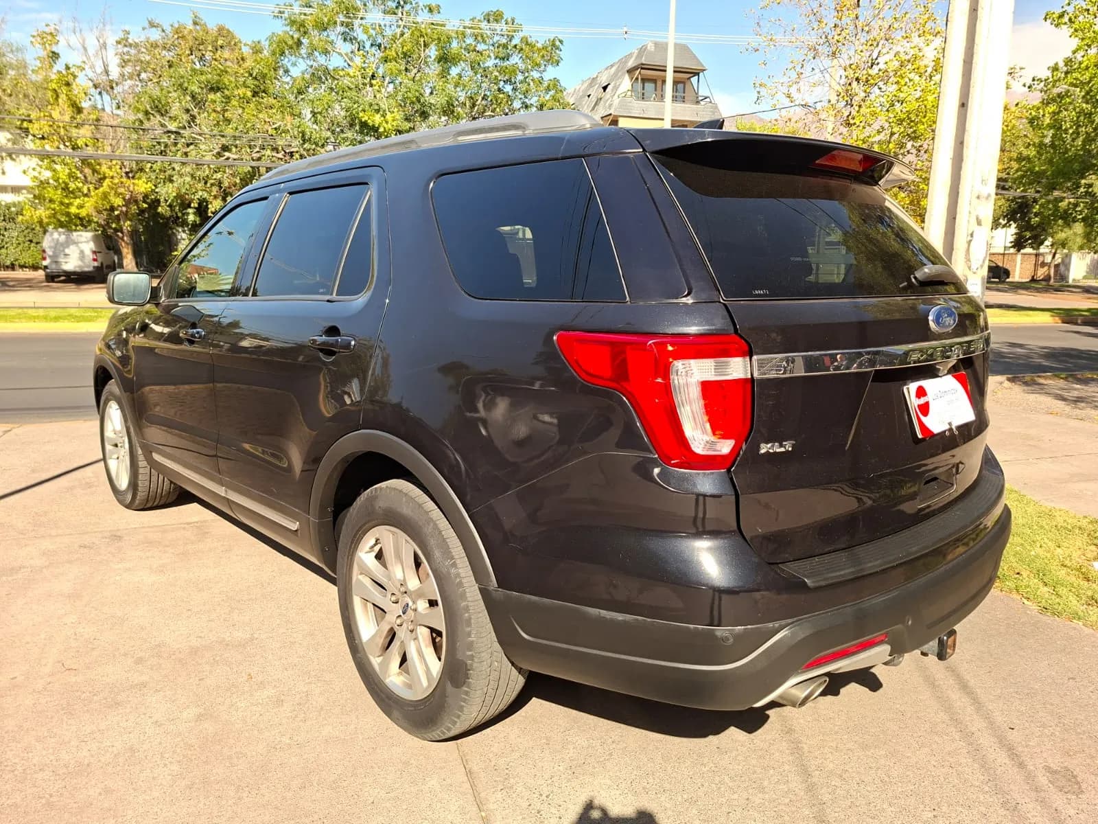 Ford EXPLORER XLT 3.5 AUTOMATICO 3 CORRIDAS vista 5