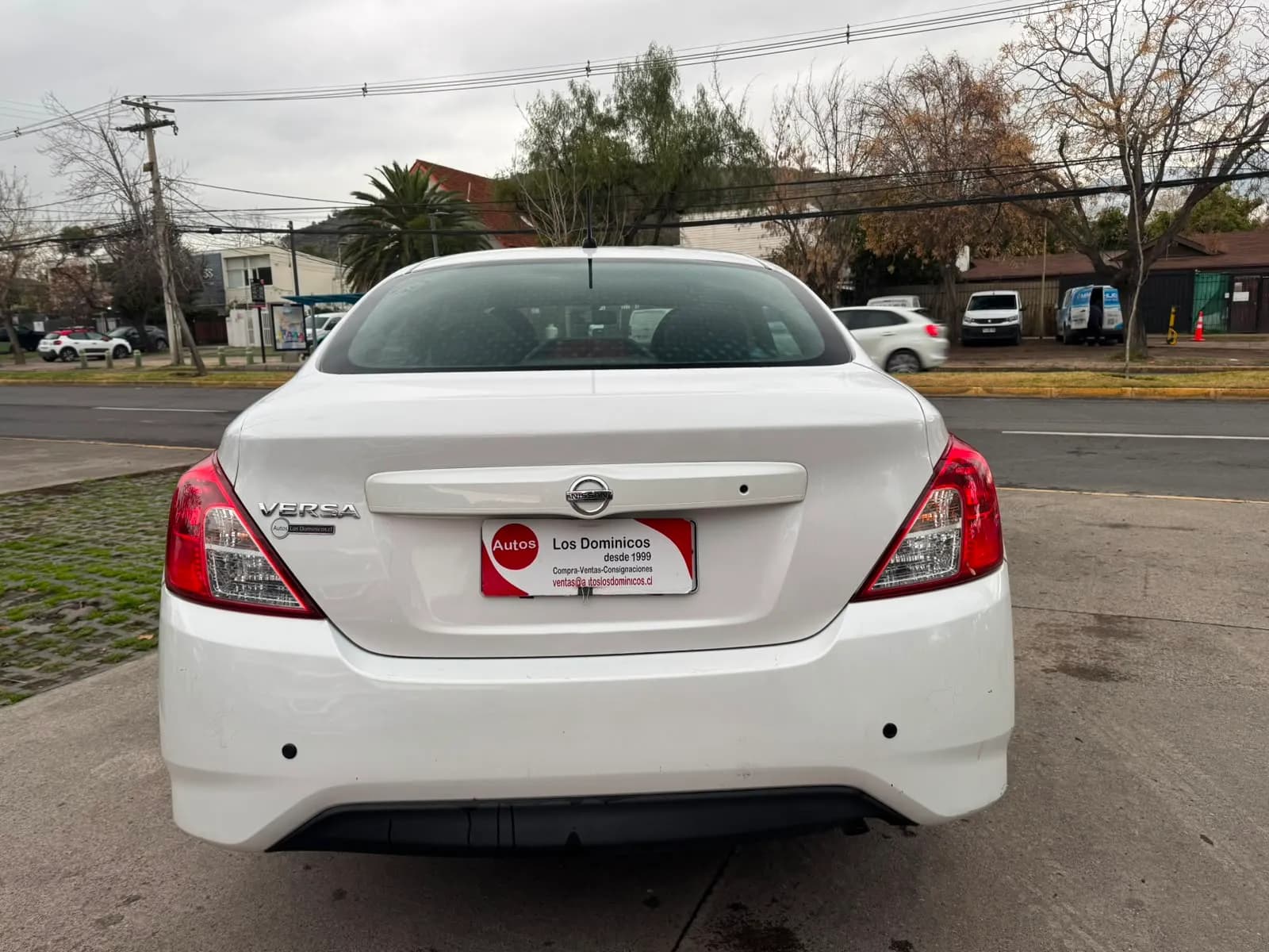 Nissan VERSA 1.6 MEC SOLO 72.000 KM VER EN LAS CONDES vista 6