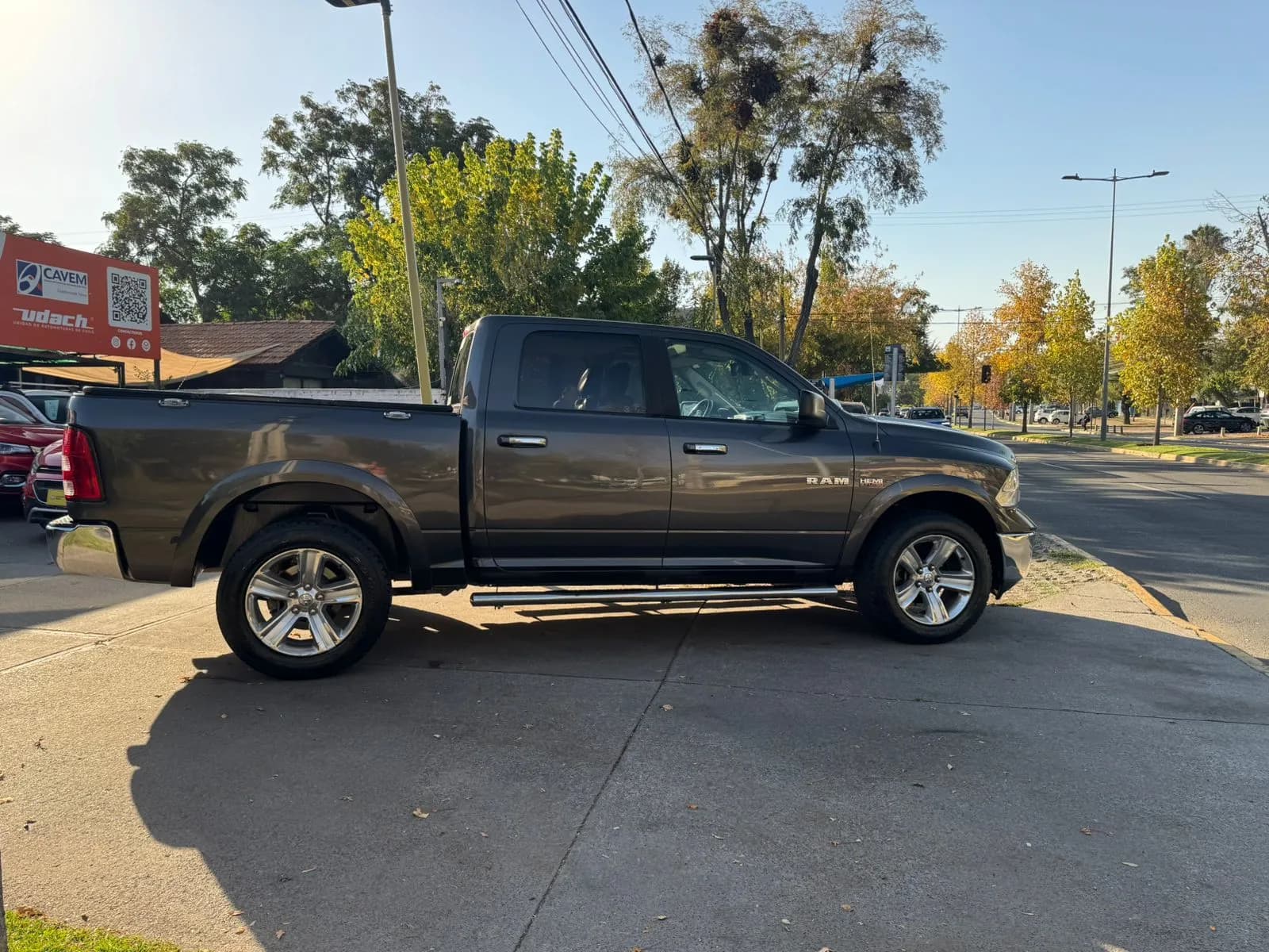 DODGE RAM 1500 LARAMIE 5.7 HEMI 4X4  vista 6