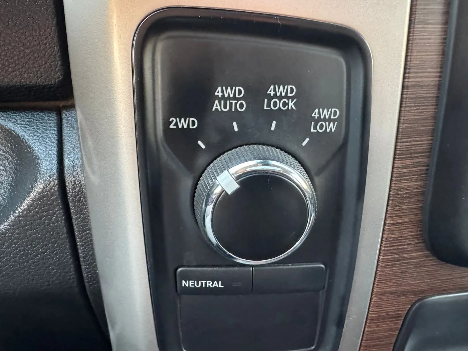DODGE RAM 1500 LARAMIE 5.7 HEMI 4X4  vista 4