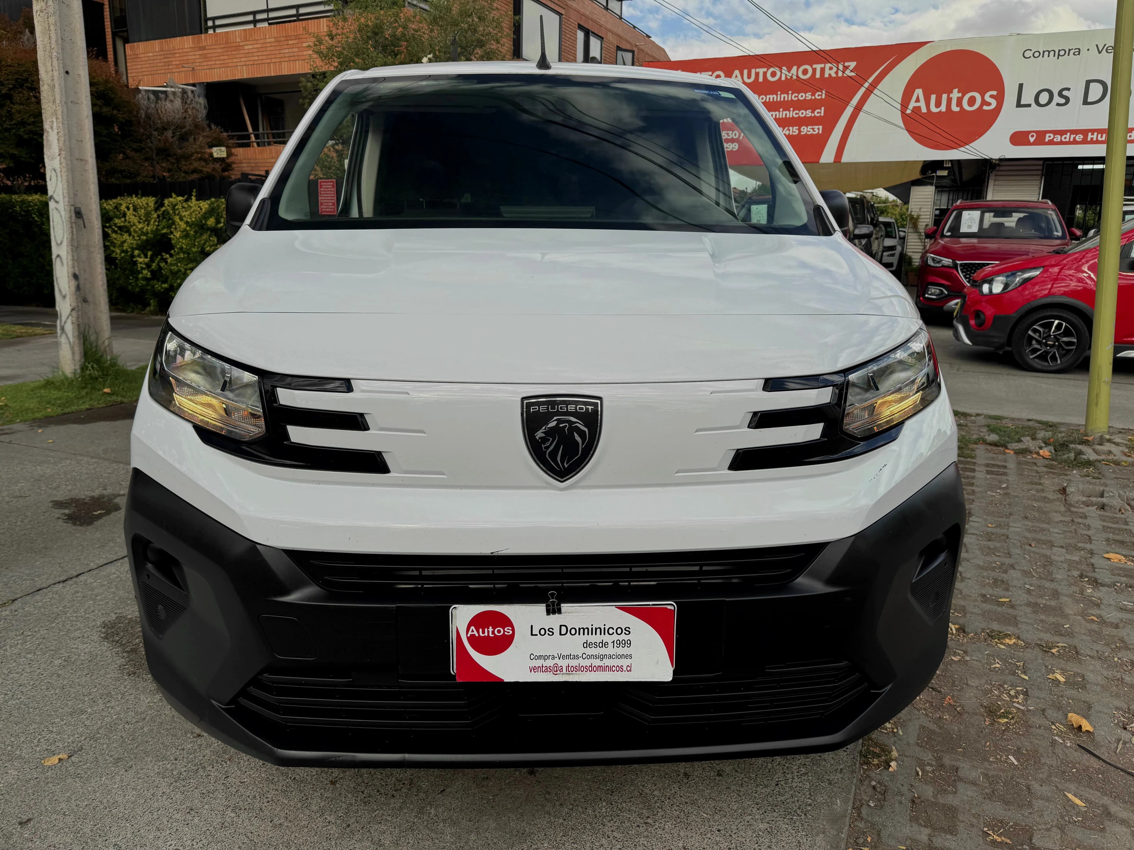 Peugeot DIESEL 1.5 MEC 6 VEL CARPLAY CAMARA VER EN LAS CONDES vista 2