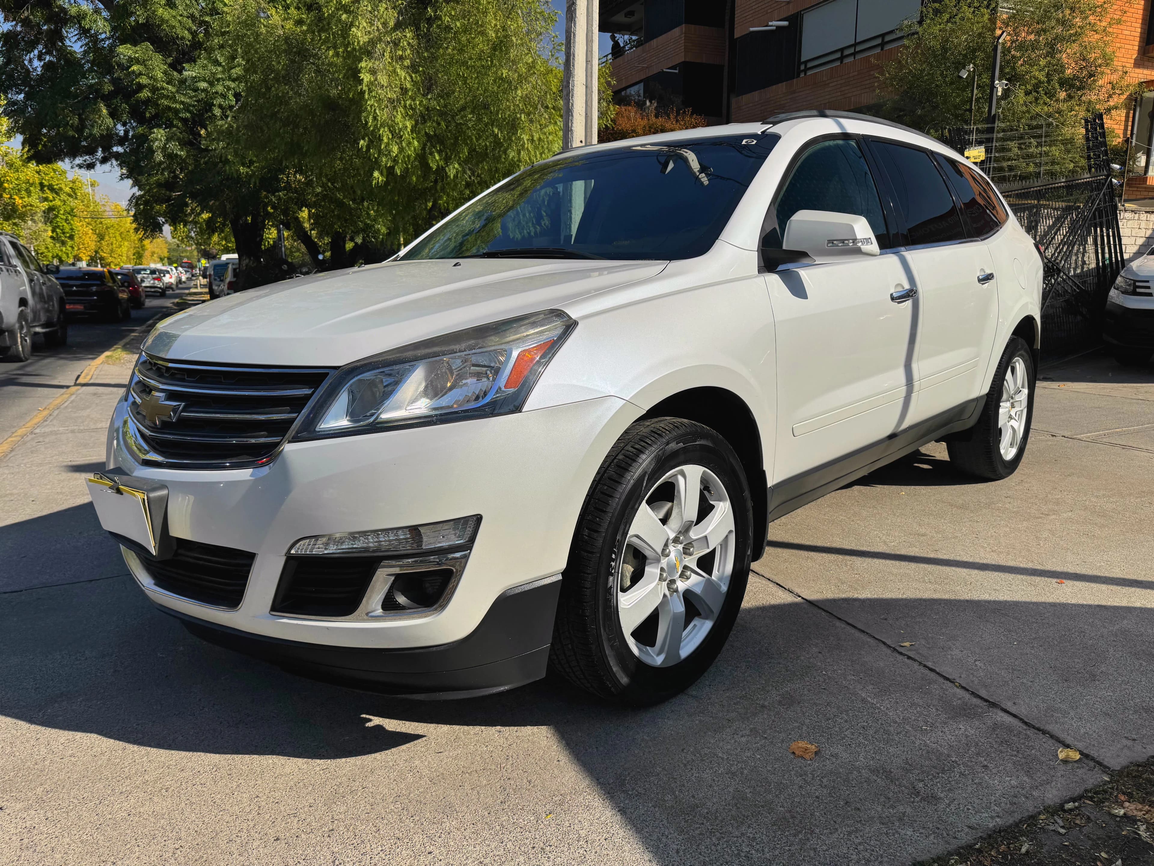CHEVROLET TRAVERSE LT 3.6 AUTOMATICA 3 CORRIDAS vista 3