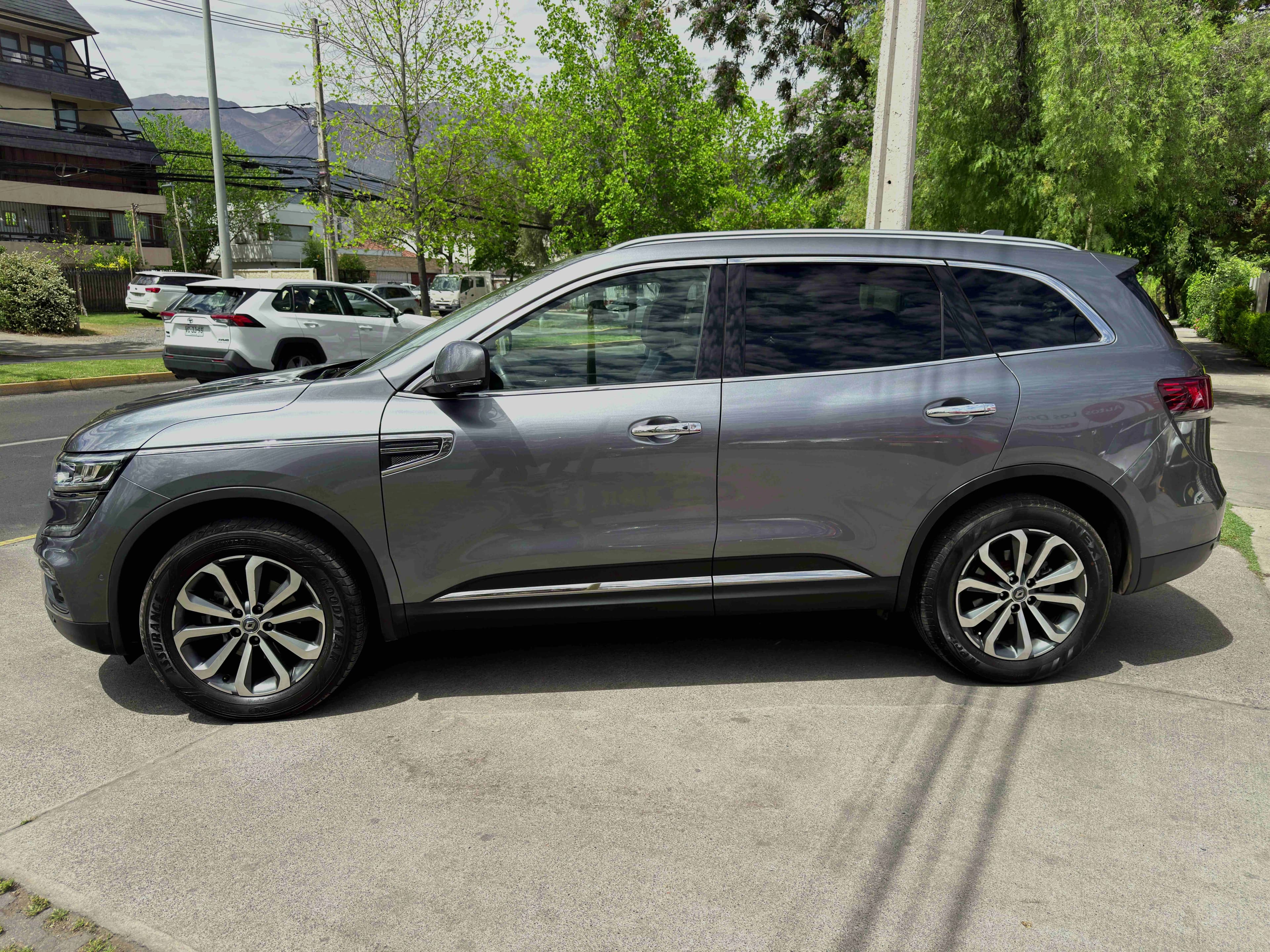 Renault KOLEOS INTENS 2.5 AUTOMATICA UNICO DUEÑO  vista 4