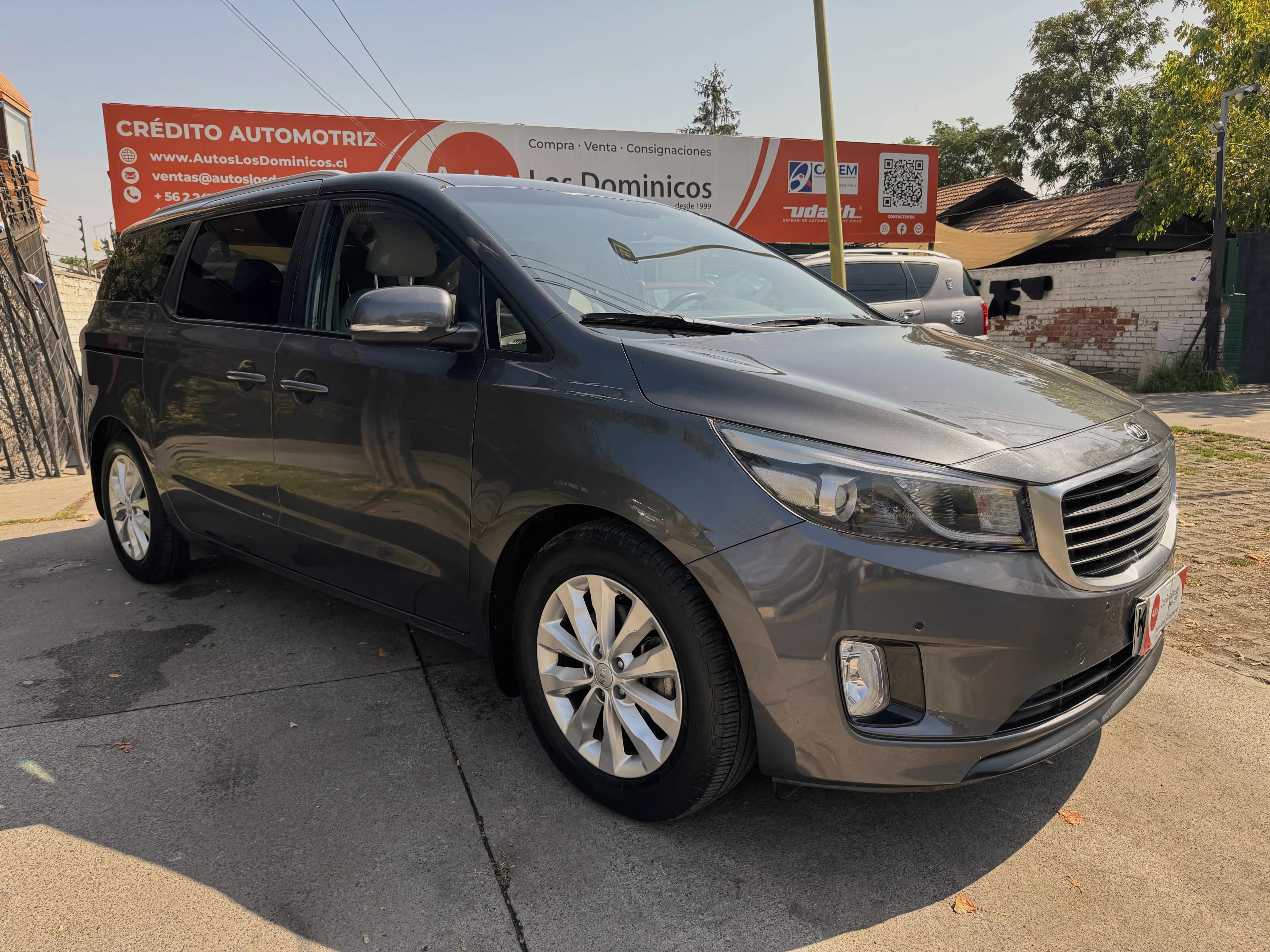 Kia GRAND CARNIVAL EX 3.3 AUTOMATICO 7 ASIENTOS vista 1