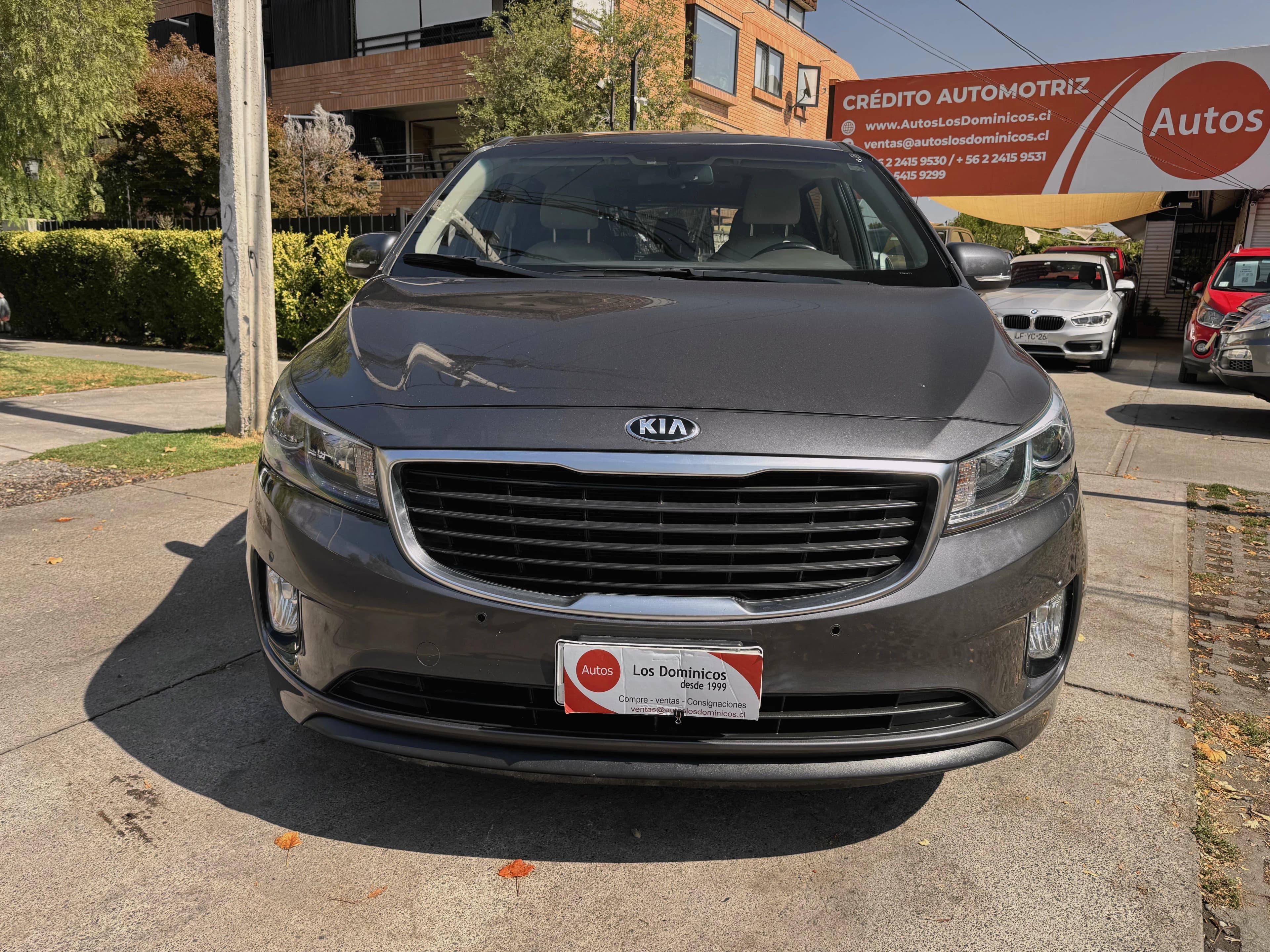 Kia GRAND CARNIVAL EX 3.3 AUTOMATICO 7 ASIENTOS vista 2
