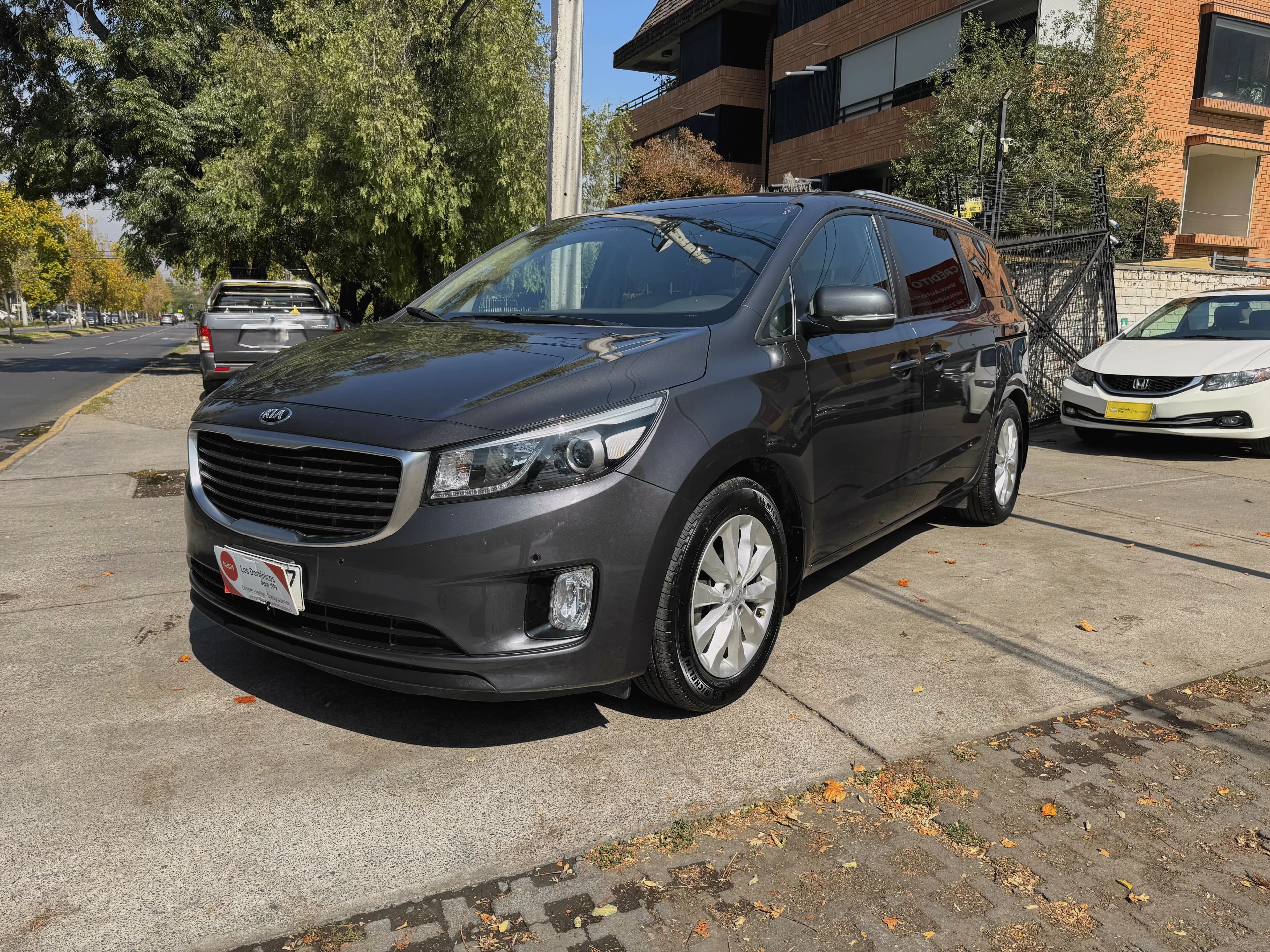 Kia GRAND CARNIVAL EX 3.3 AUTOMATICO 7 ASIENTOS vista 3