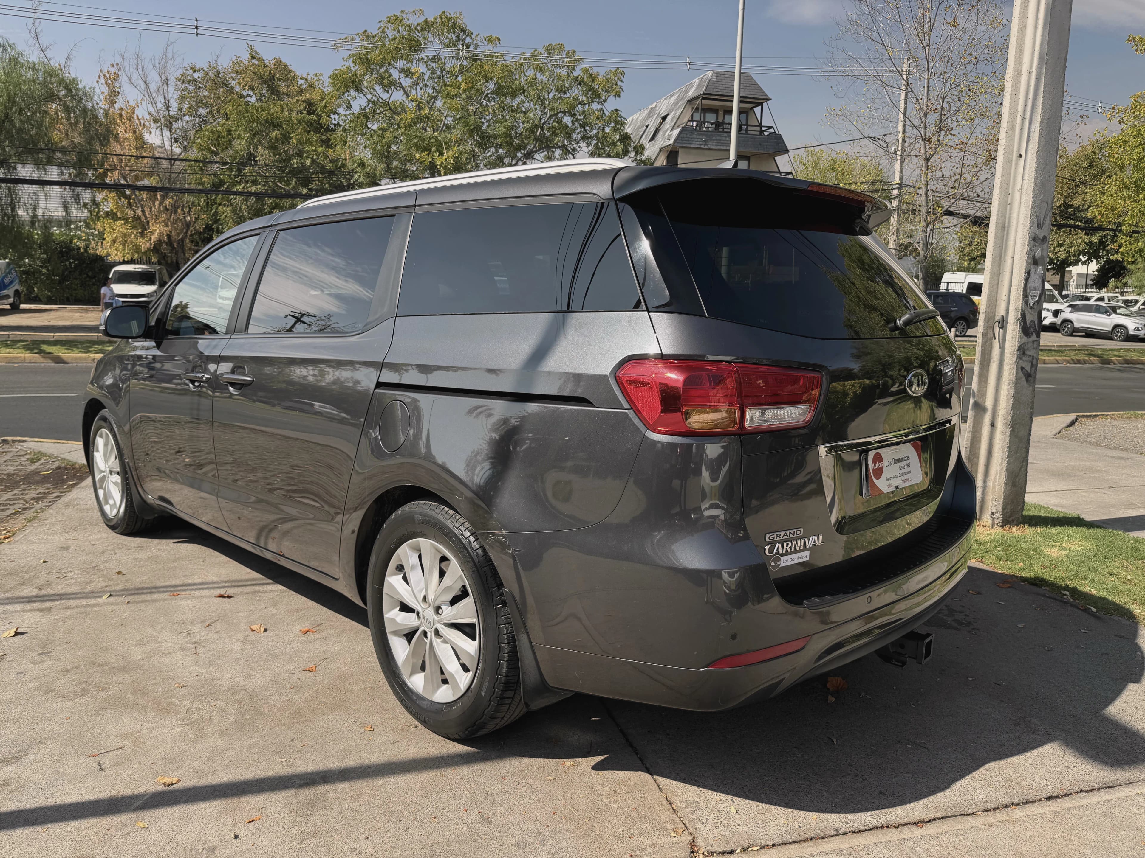 Kia GRAND CARNIVAL EX 3.3 AUTOMATICO 7 ASIENTOS vista 5