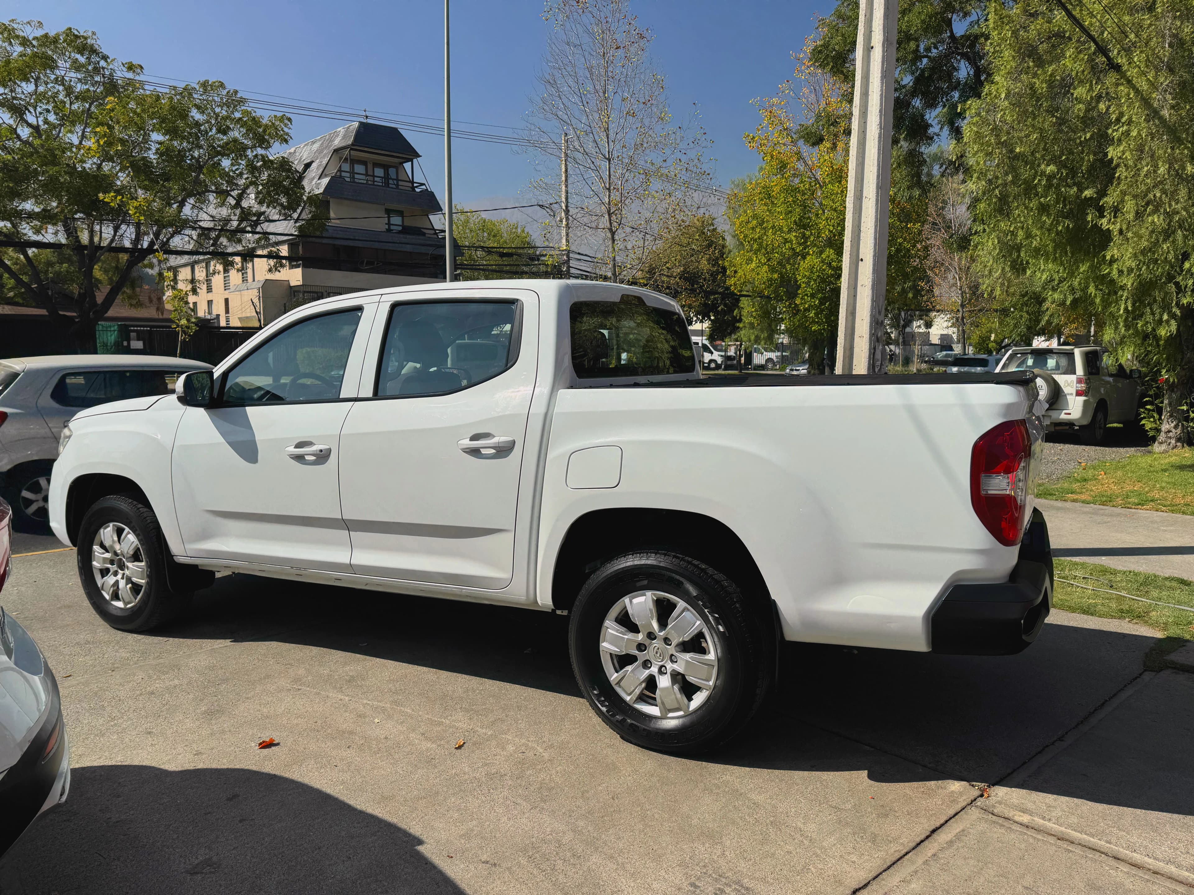 Maxus T60 DCAB DIESEL 2.8 AUTOMATICA SOLO 86.000 KM vista 4