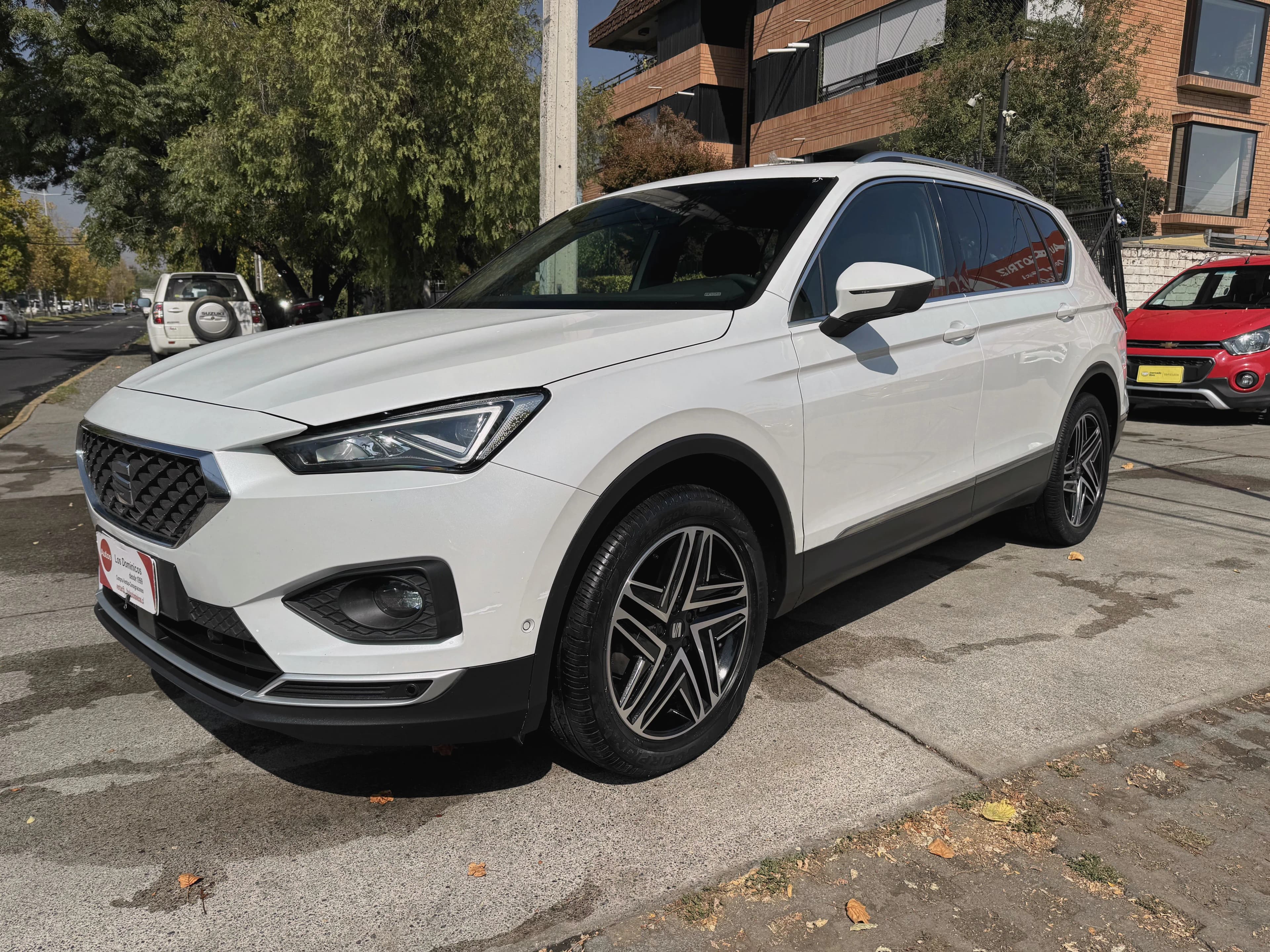 SEAT TERRACO 1.4 TSI XCELLENCE AUTOMATICA  3 CORRIDAS vista 4