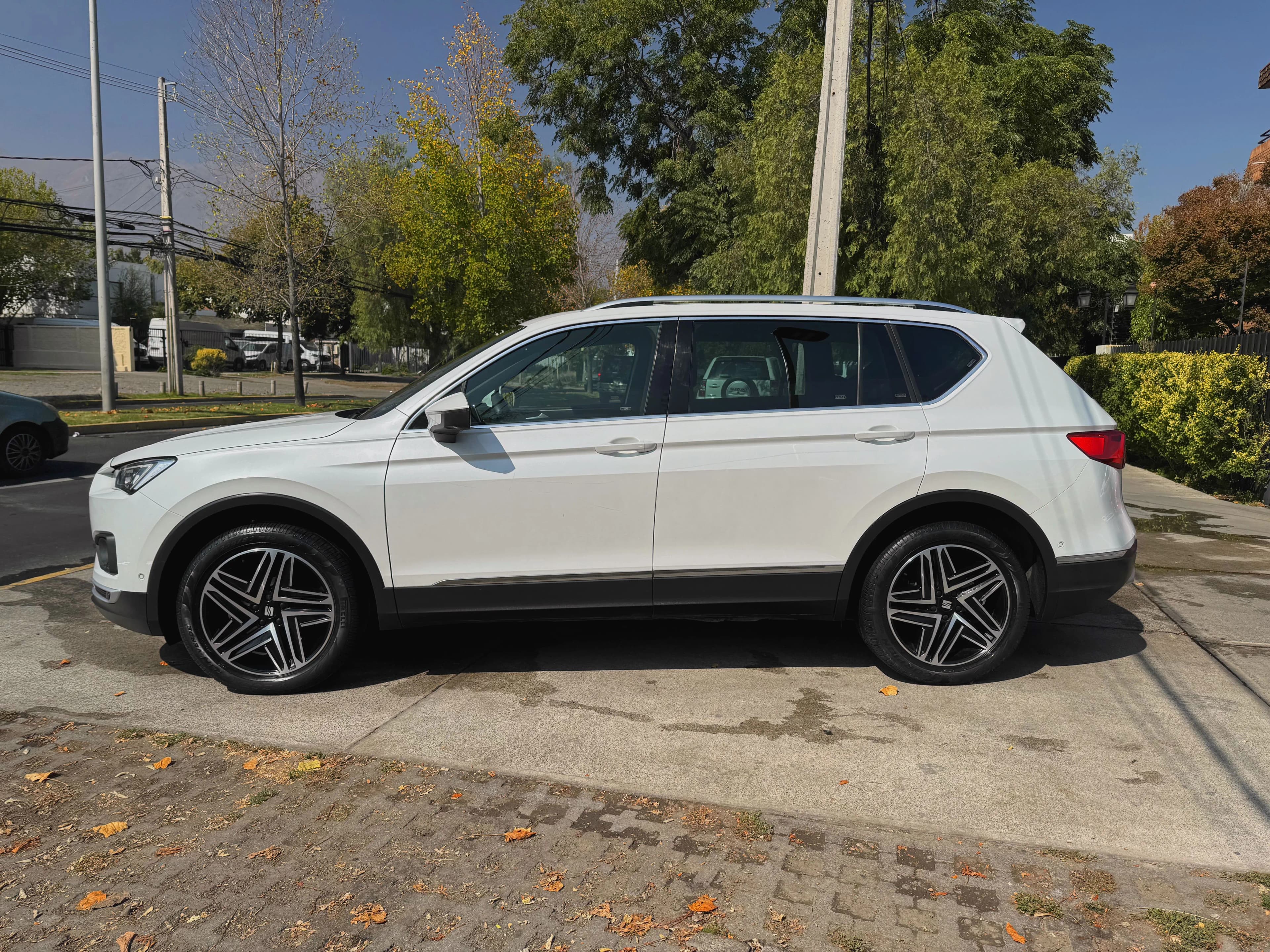 SEAT TERRACO 1.4 TSI XCELLENCE AUTOMATICA  3 CORRIDAS vista 5