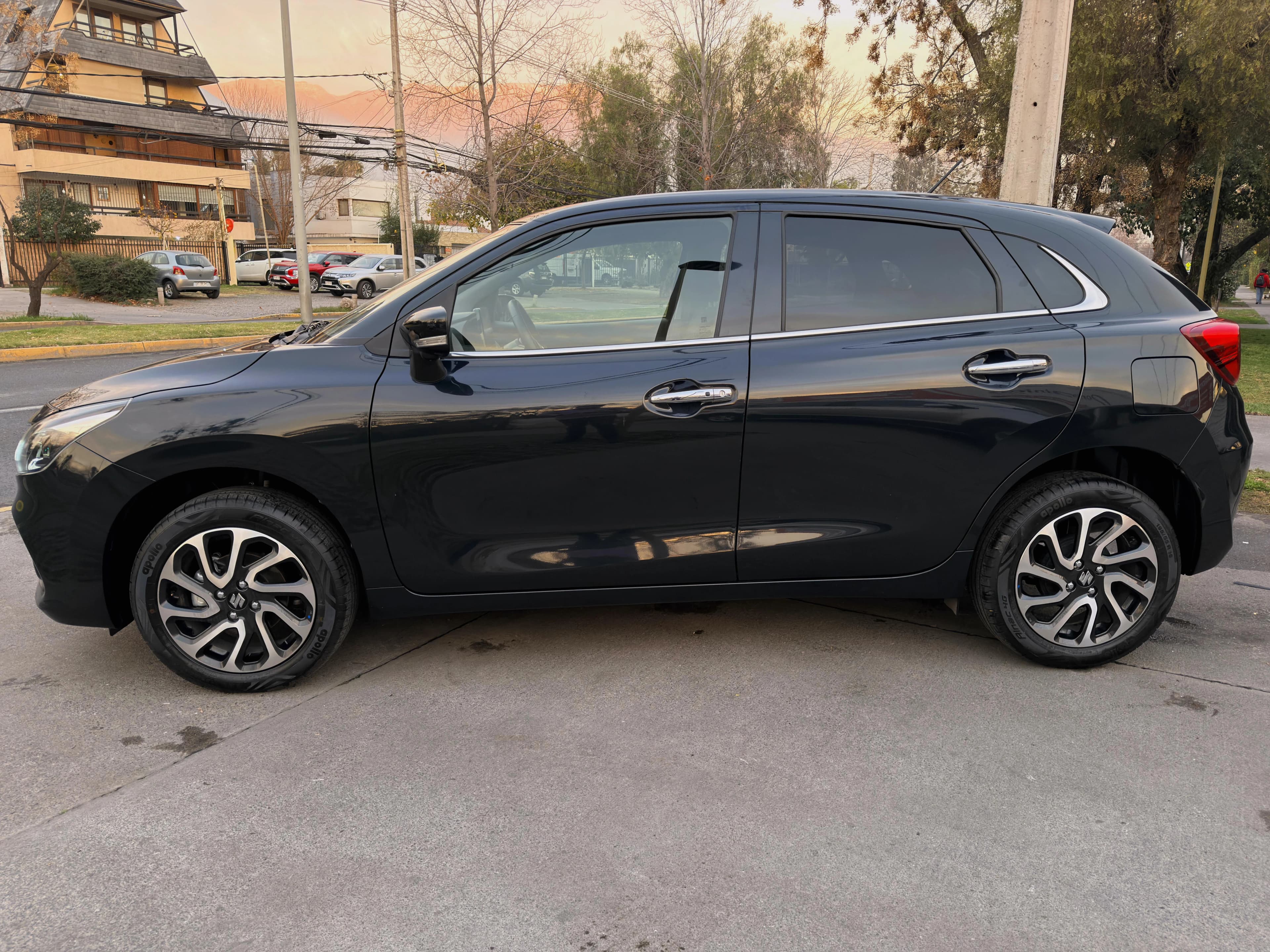SUZUKI BALENO 1.5 GLX 6 AIRBAG CAMARA 360 CARPLAY DE 9 PULGADAS SOLO 5.700 KM vista 5