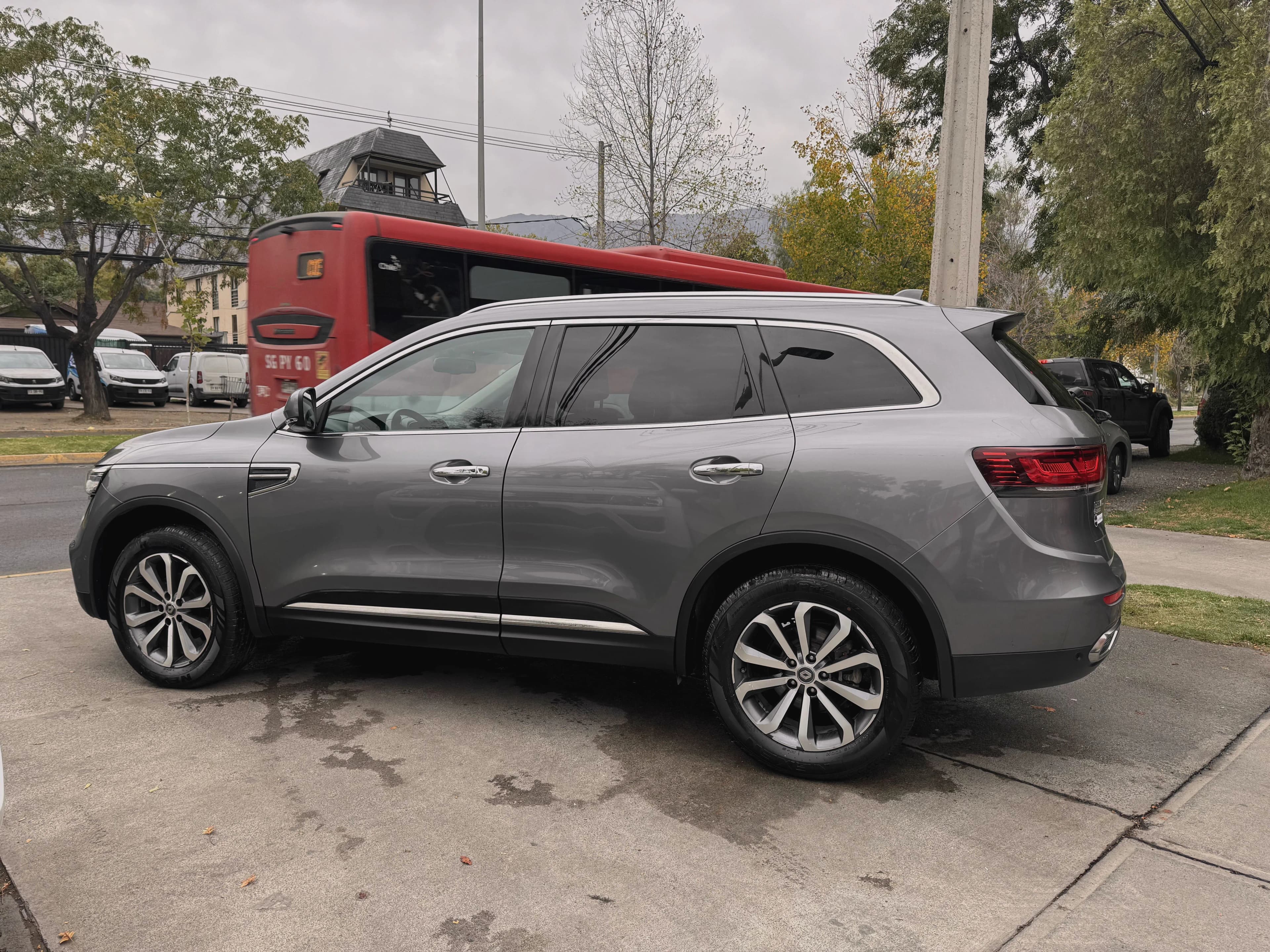 Renault KOLEOS INTENS 2.5 AUTOMATICA SOLO 20.000 KM UNICO DUEÑO vista 4