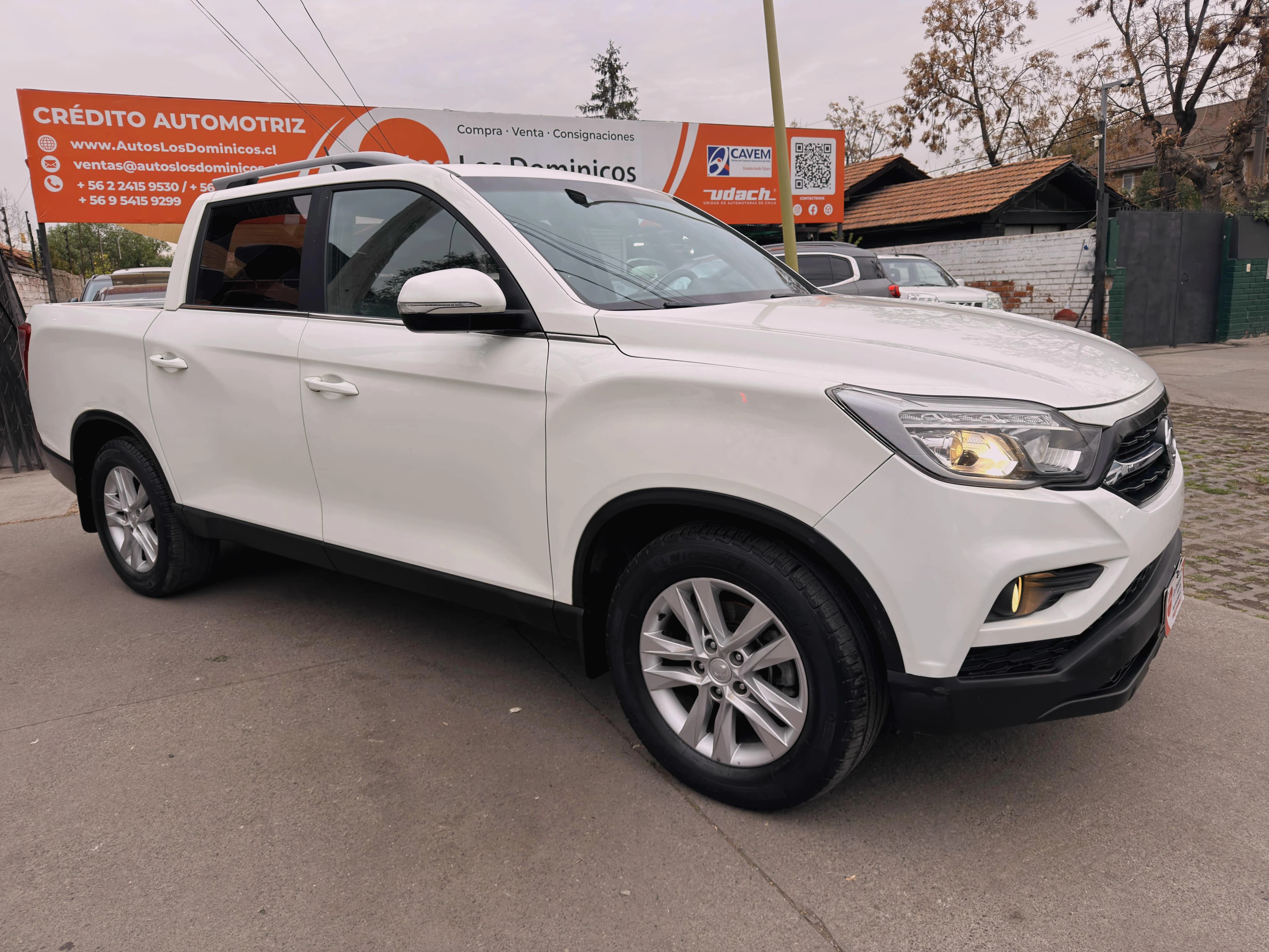 SsangYong MUSSO 4X4 MEC DCAB 4X4 2.2 TURBO DIESEL CARPLAY vista 1