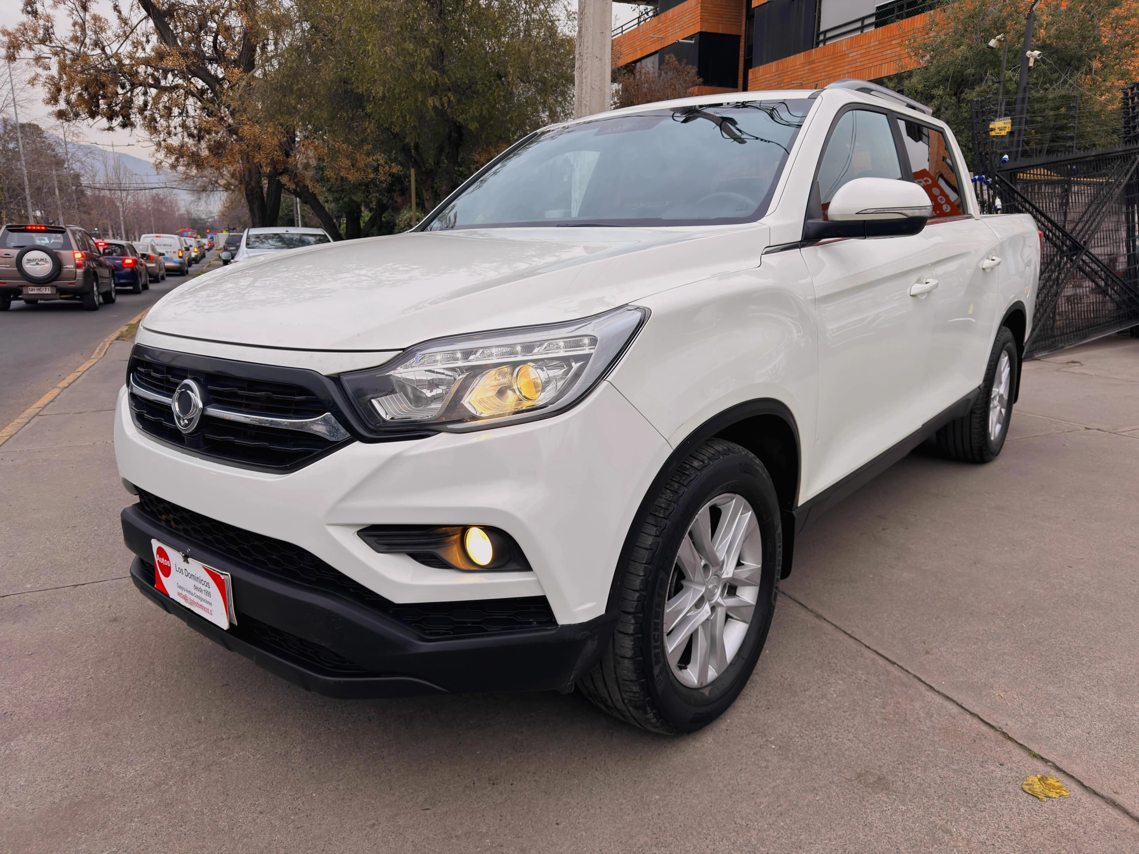 SsangYong MUSSO 4X4 MEC DCAB 4X4 2.2 TURBO DIESEL CARPLAY vista 4