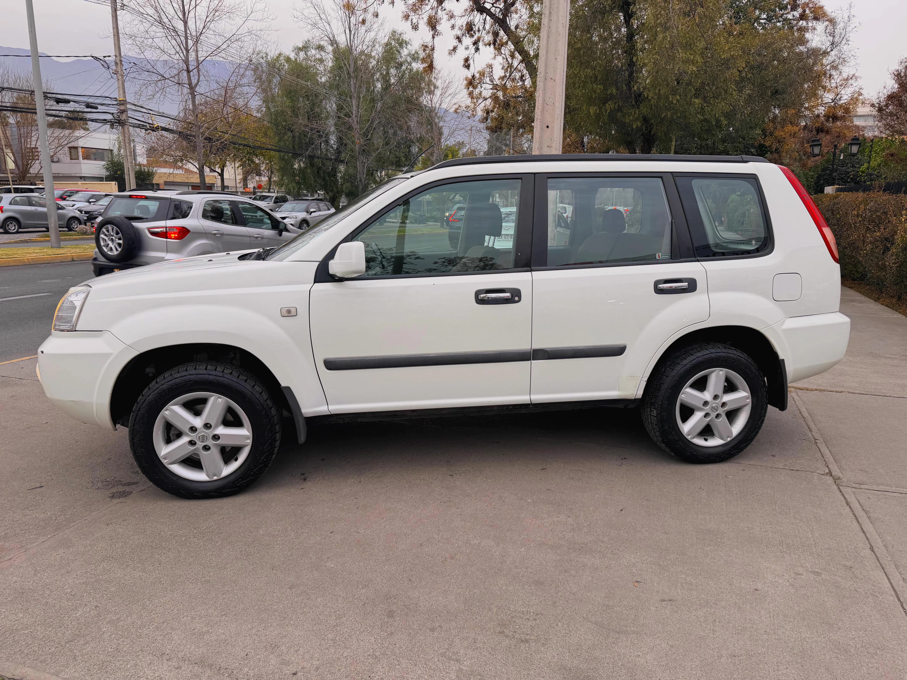 Nissan X-TRAL 2.5 4X4 AUTOMATICA SOLO 127.00KM vista 3