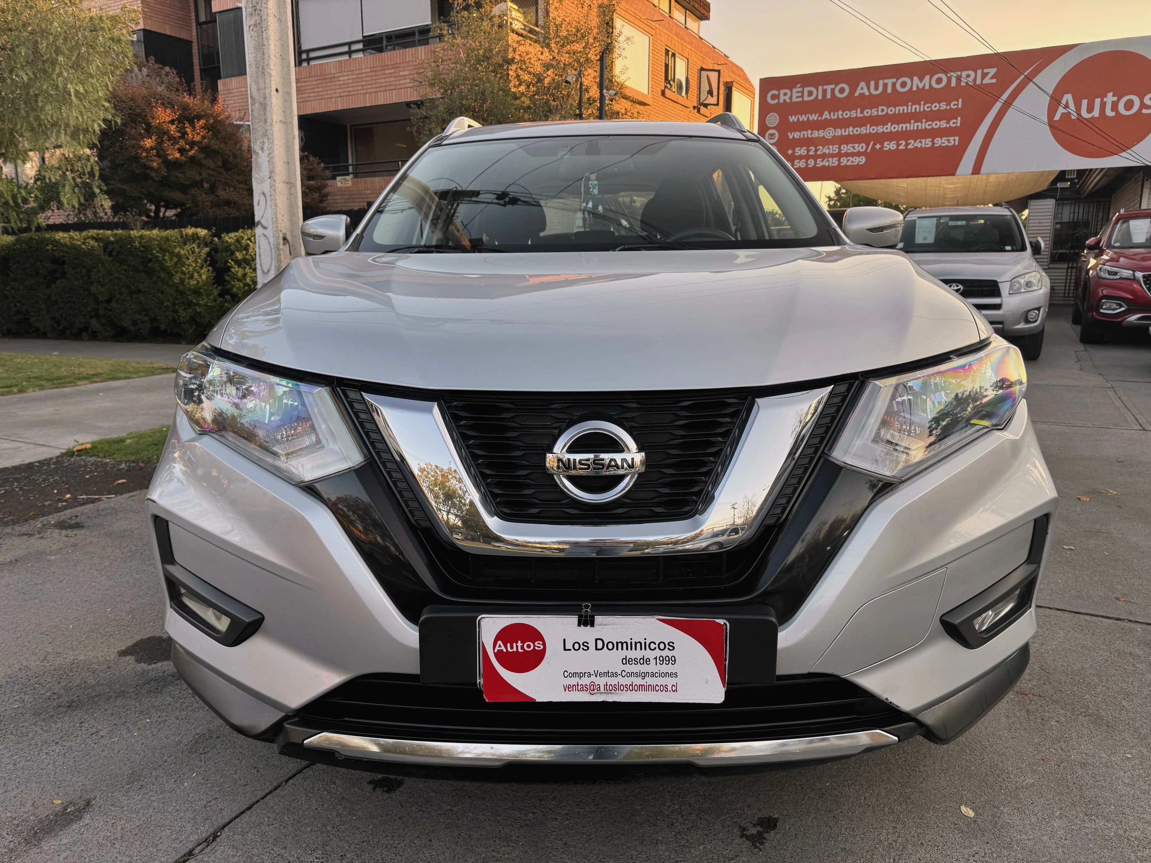 Nissan X-TRAIL 2.5 AUTOMATICO 4X4 vista 2