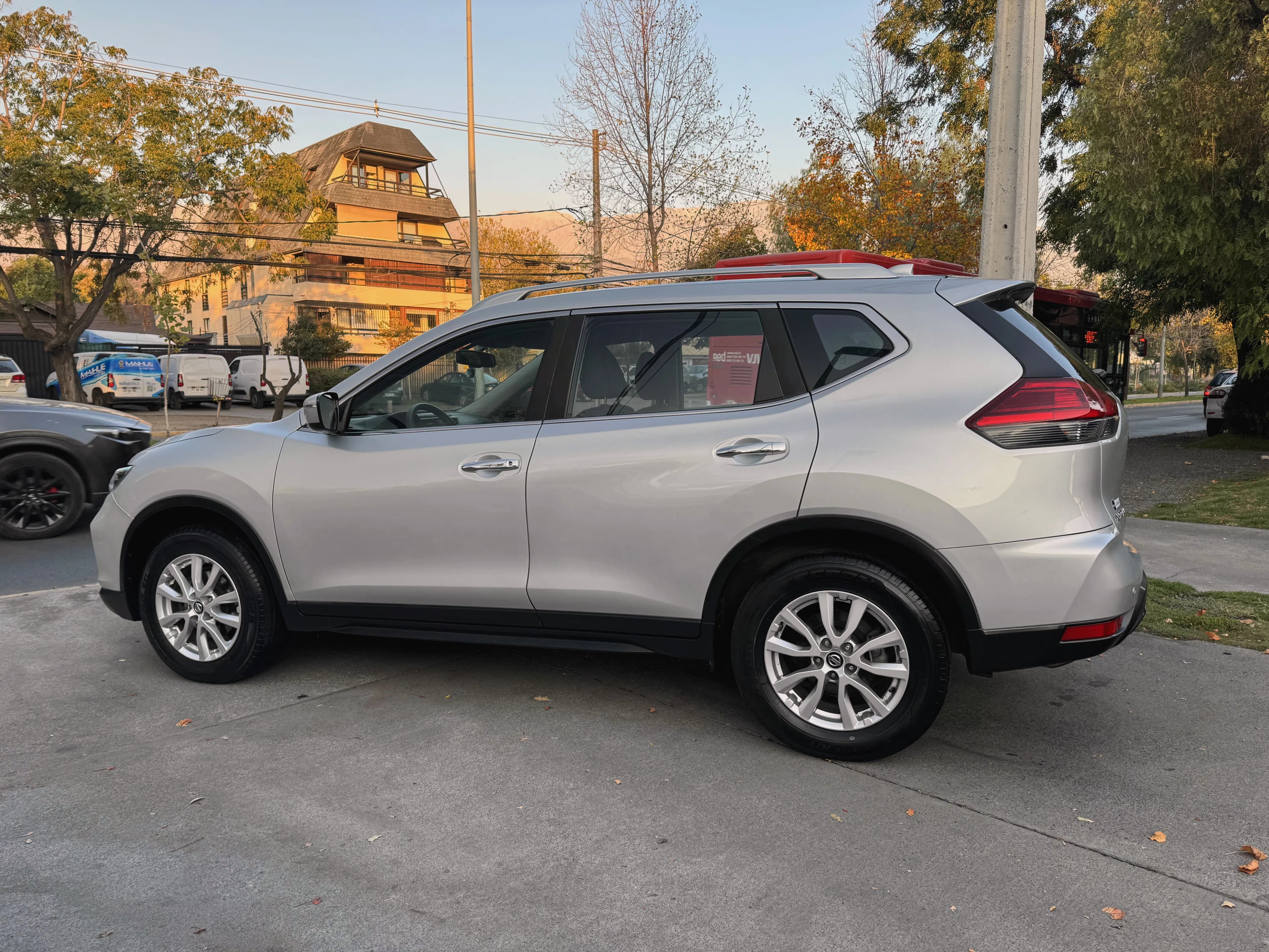 Nissan NISSAN - X-TRAIL ADVANCE 2.5 AUT 4X4 - MANTENCIONES EN LA MARCA FULL CARPLAY CAMARA vista 5
