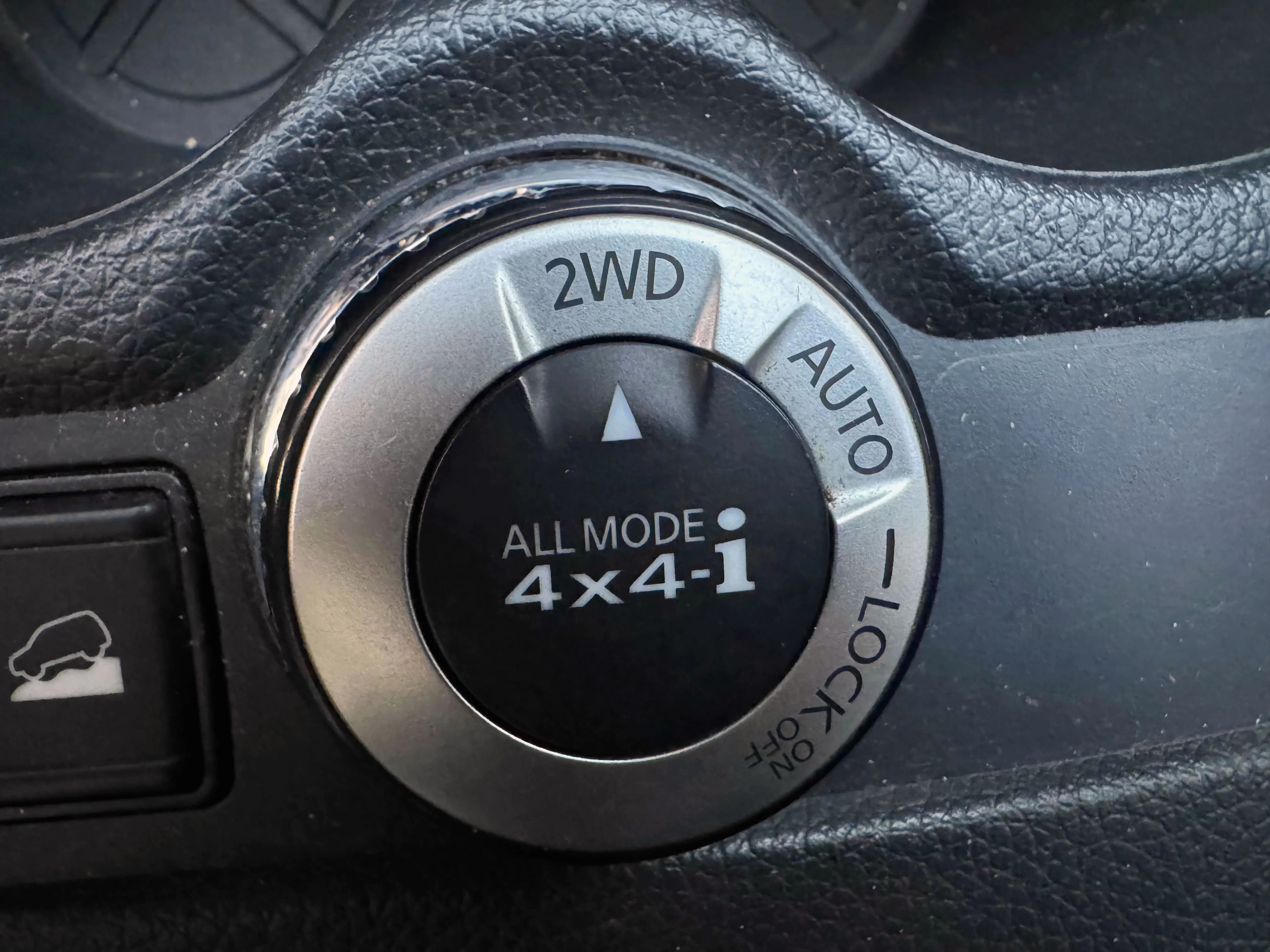 Nissan X-TRAIL 2.5 AUTOMATICO 4X4 vista 3