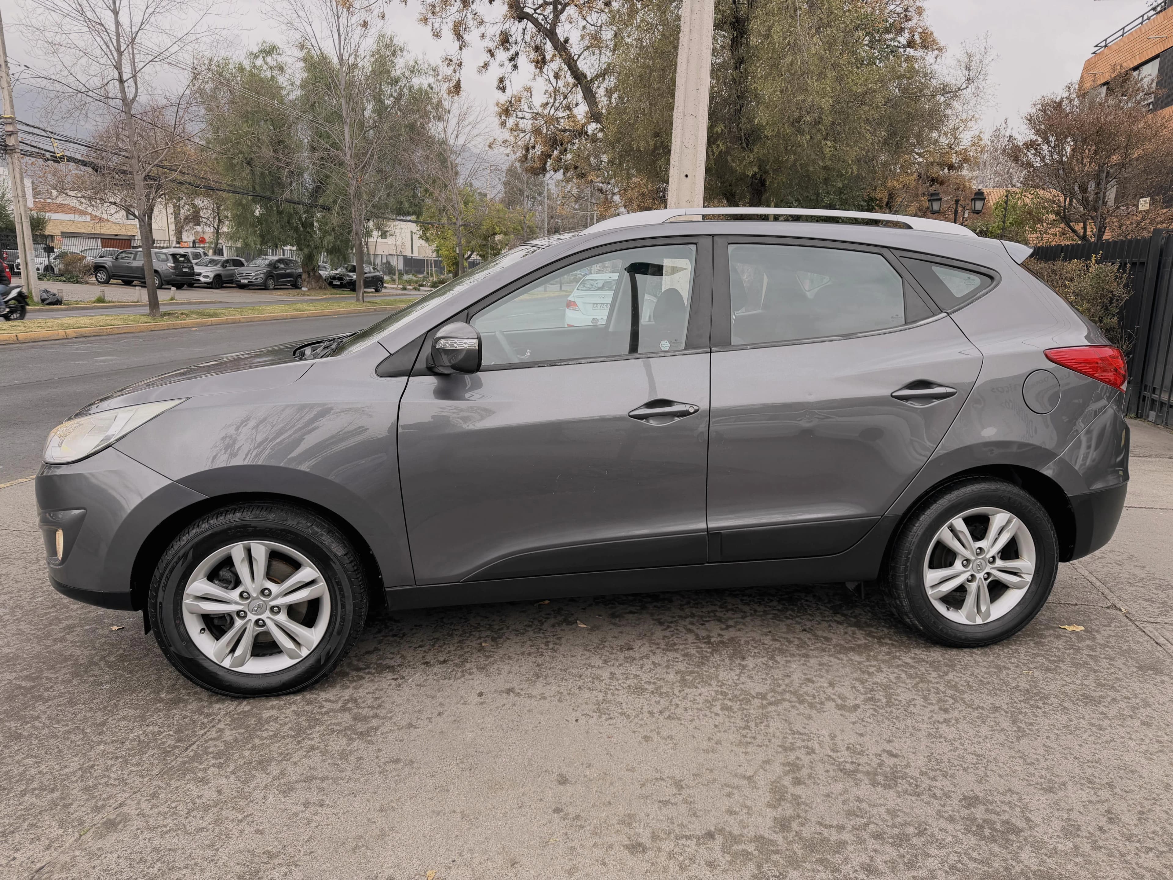 HYUNDAI NEW TUCSON GL 2.0 AUT vista 4