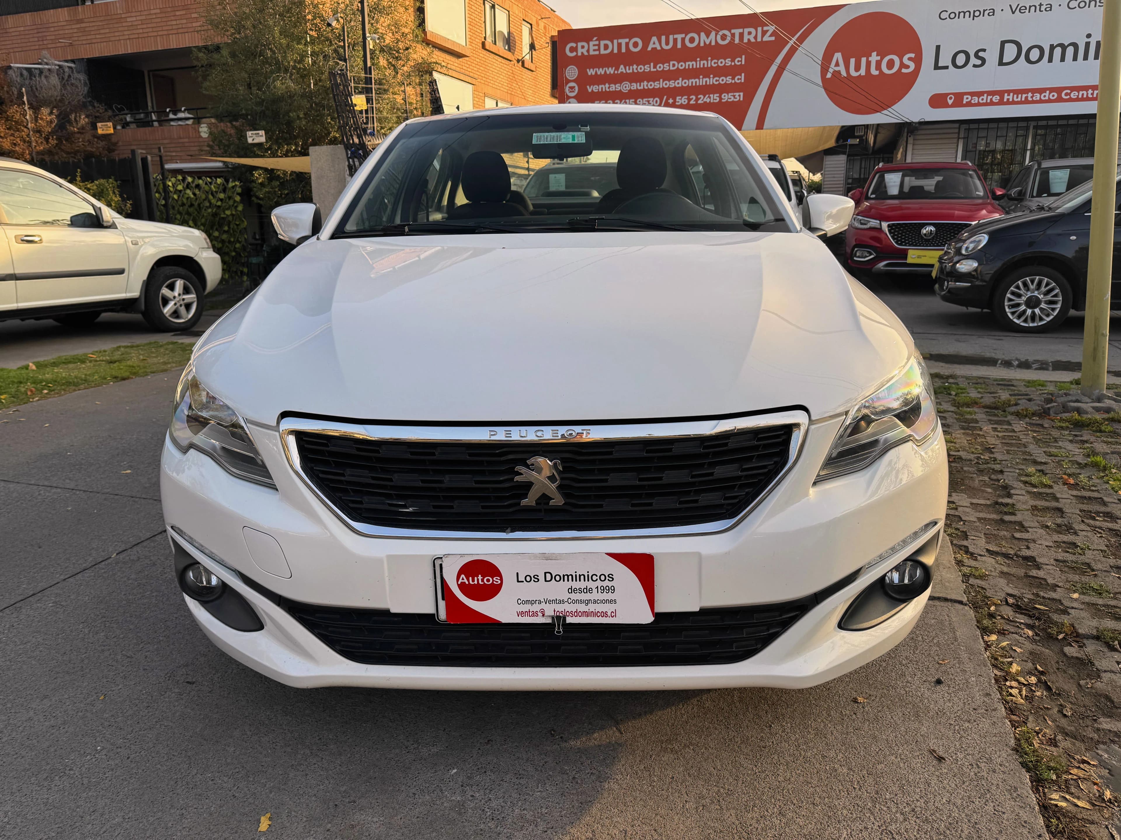 Peugeot 301 ACTIVE 1.6 AUTOMATICO vista 2