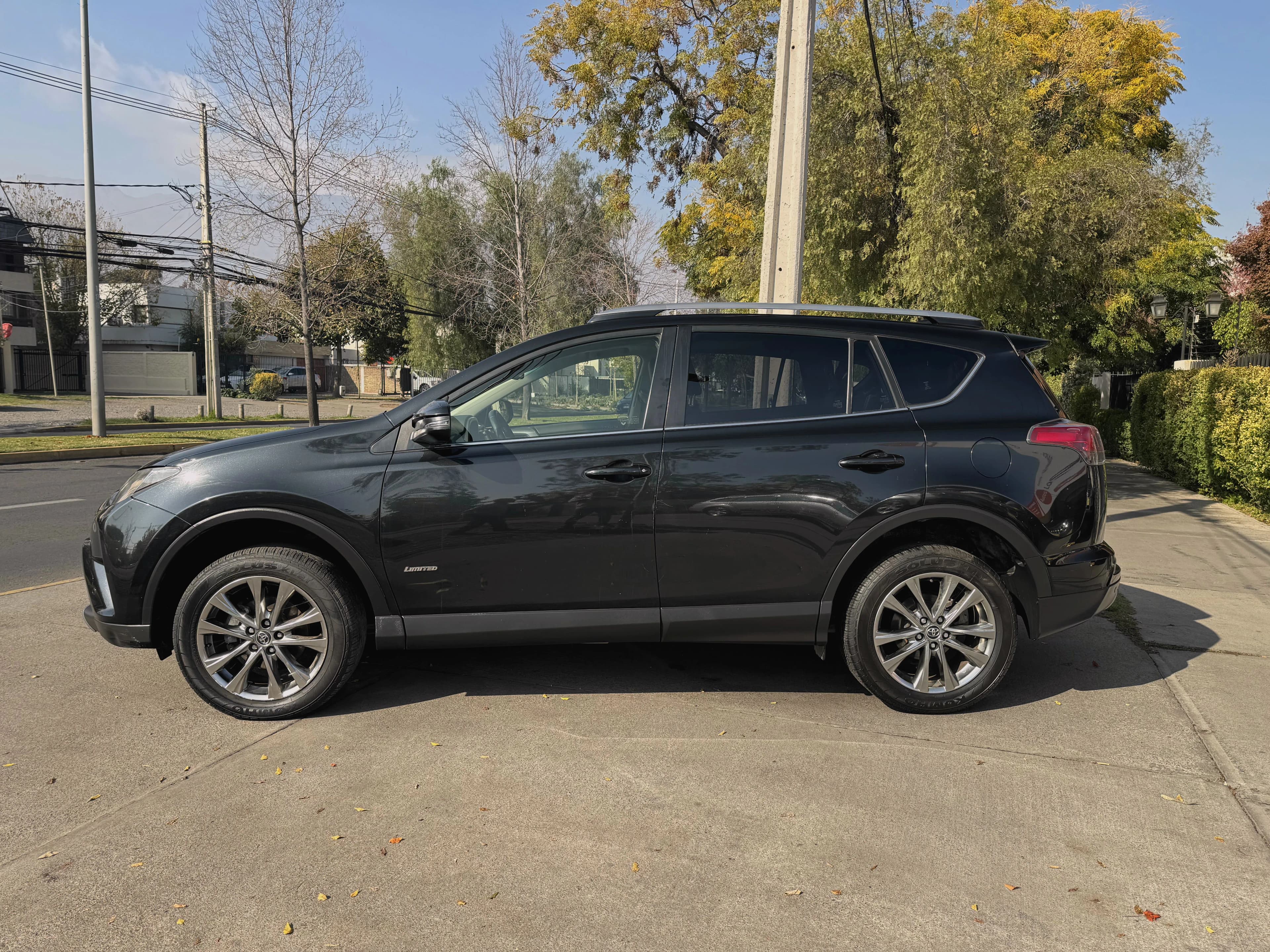 Toyota RAV4 LIMITED 4X4 AUTOMATICA VER EN LAS CONDES vista 4