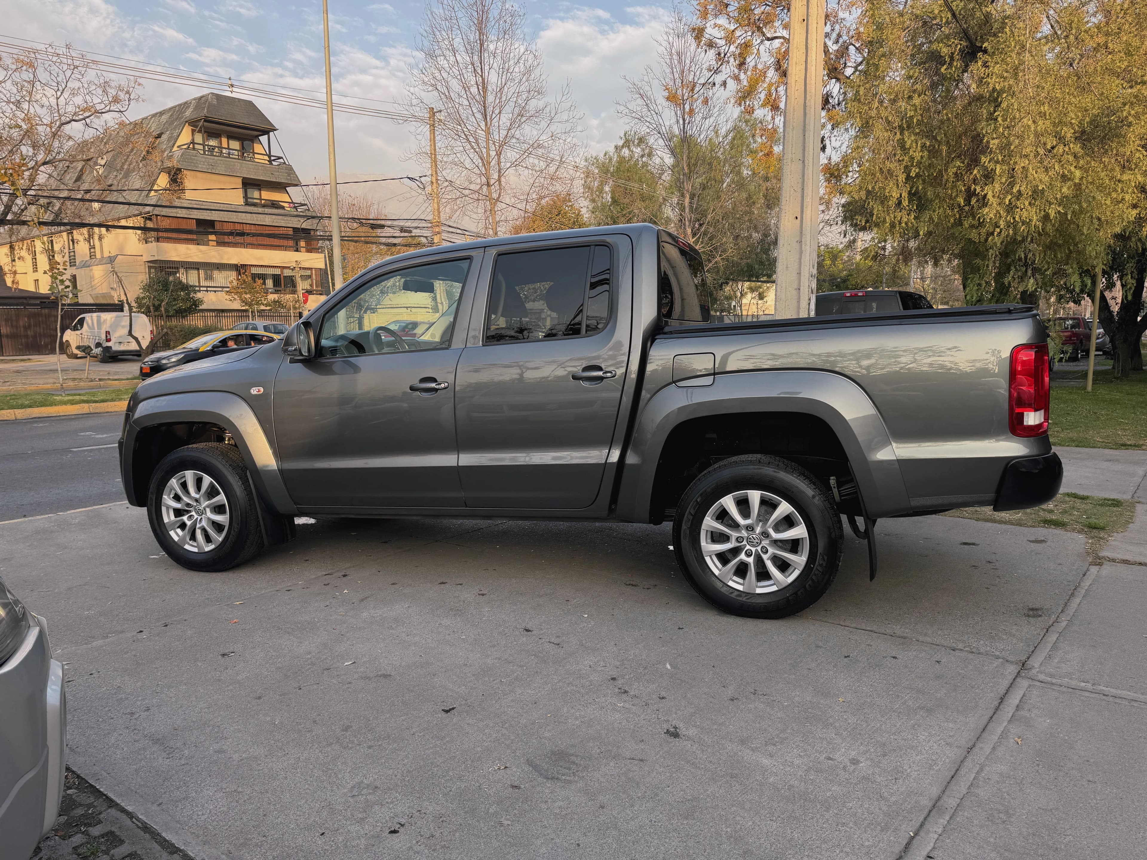 VOLKSWAGEN AMAROK 2.0 TDI COMFORTLINE AUTOMATICA 4X4 vista 5