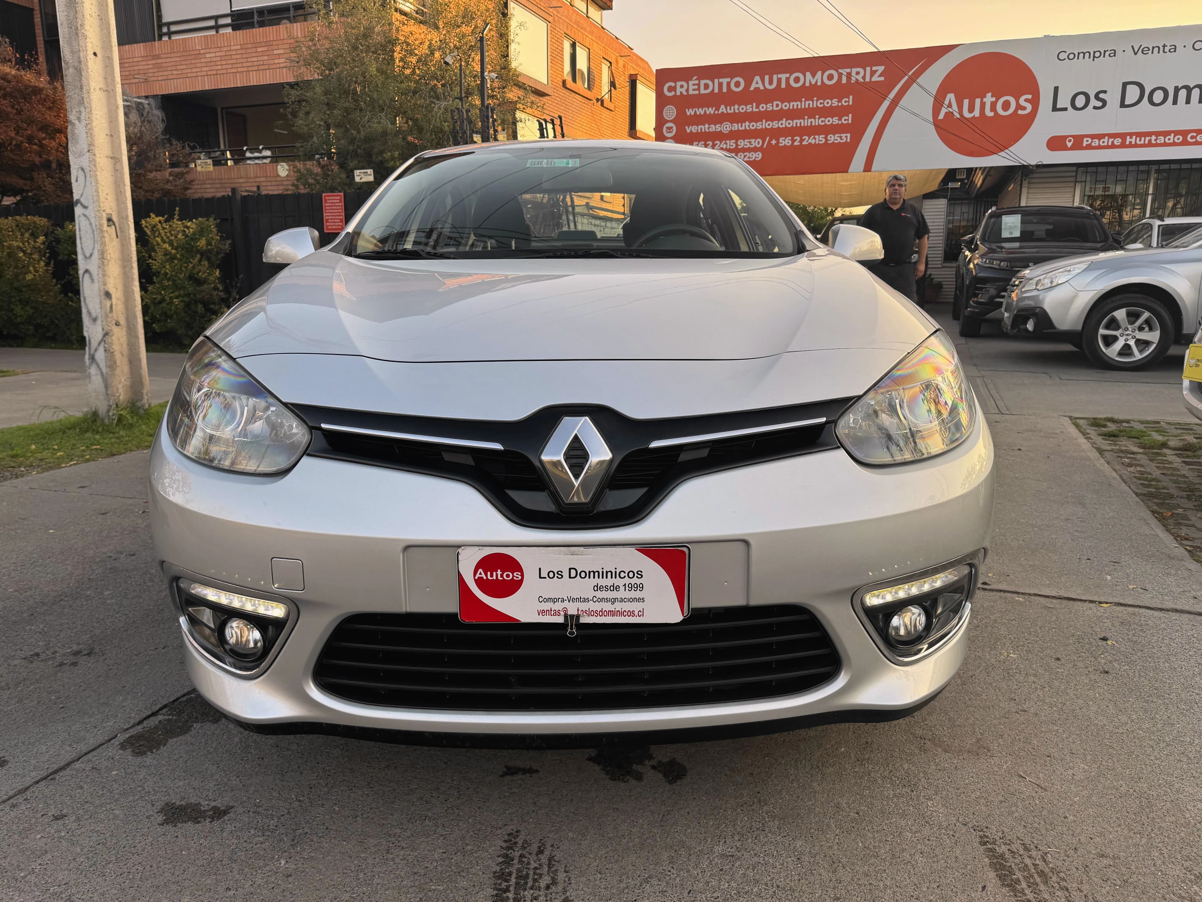 RENAULT FLUENCE DYNAMIQUE 2.0 AUT SOLO 60.000 KM vista 3
