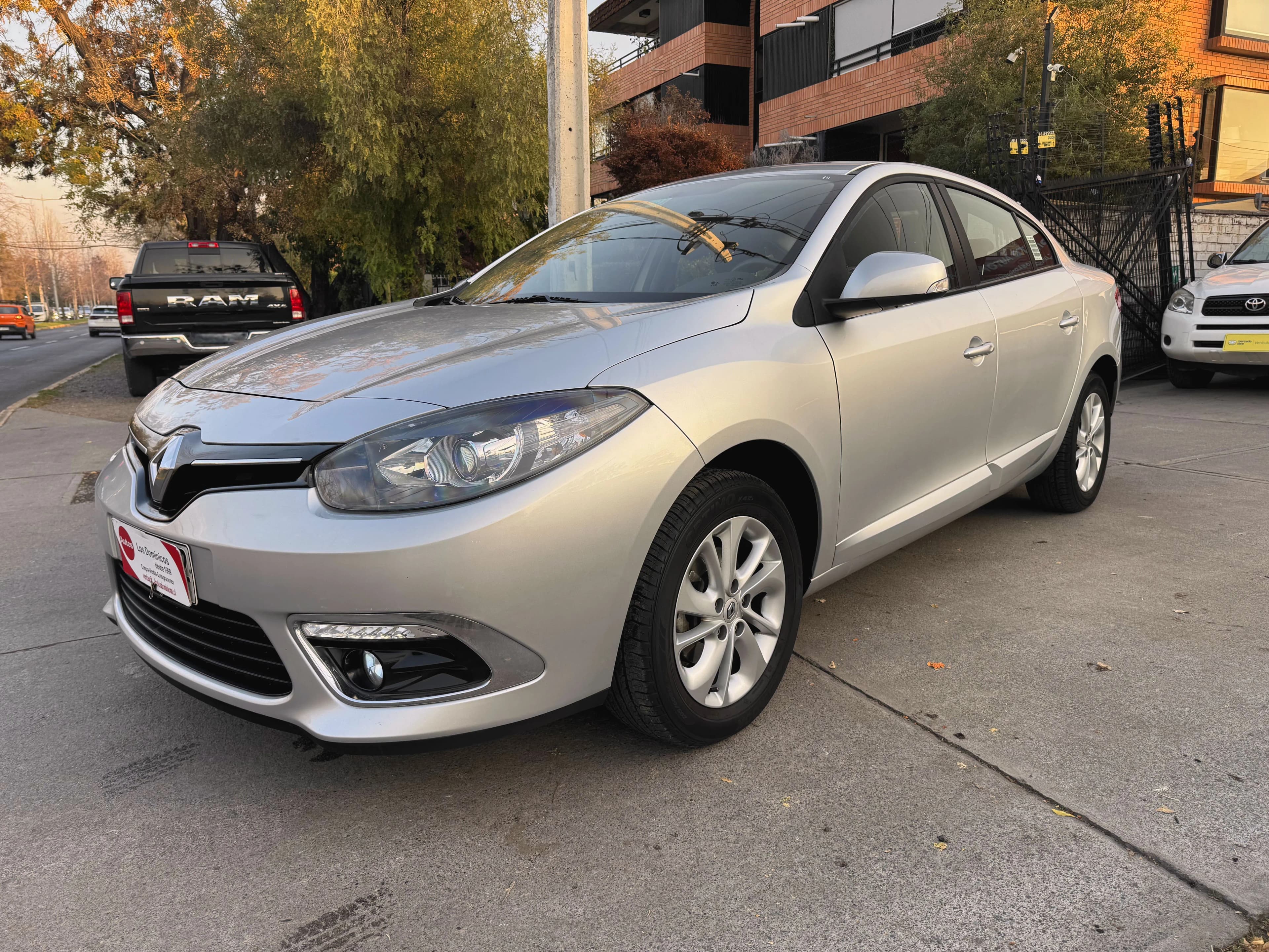RENAULT FLUENCE DYNAMIQUE 2.0 AUT SOLO 60.000 KM vista 4