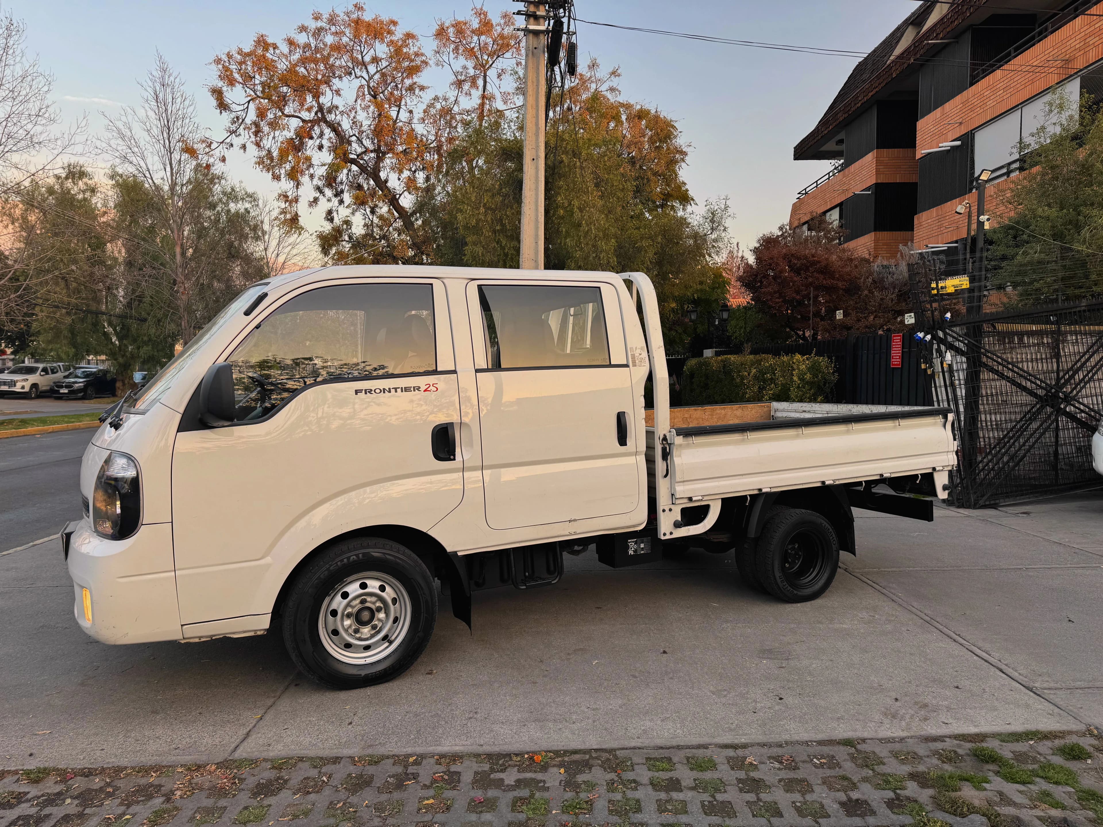 KIA FRONTIER 2 DOBLE CABINA 2.5 DIESEL MEC vista 5
